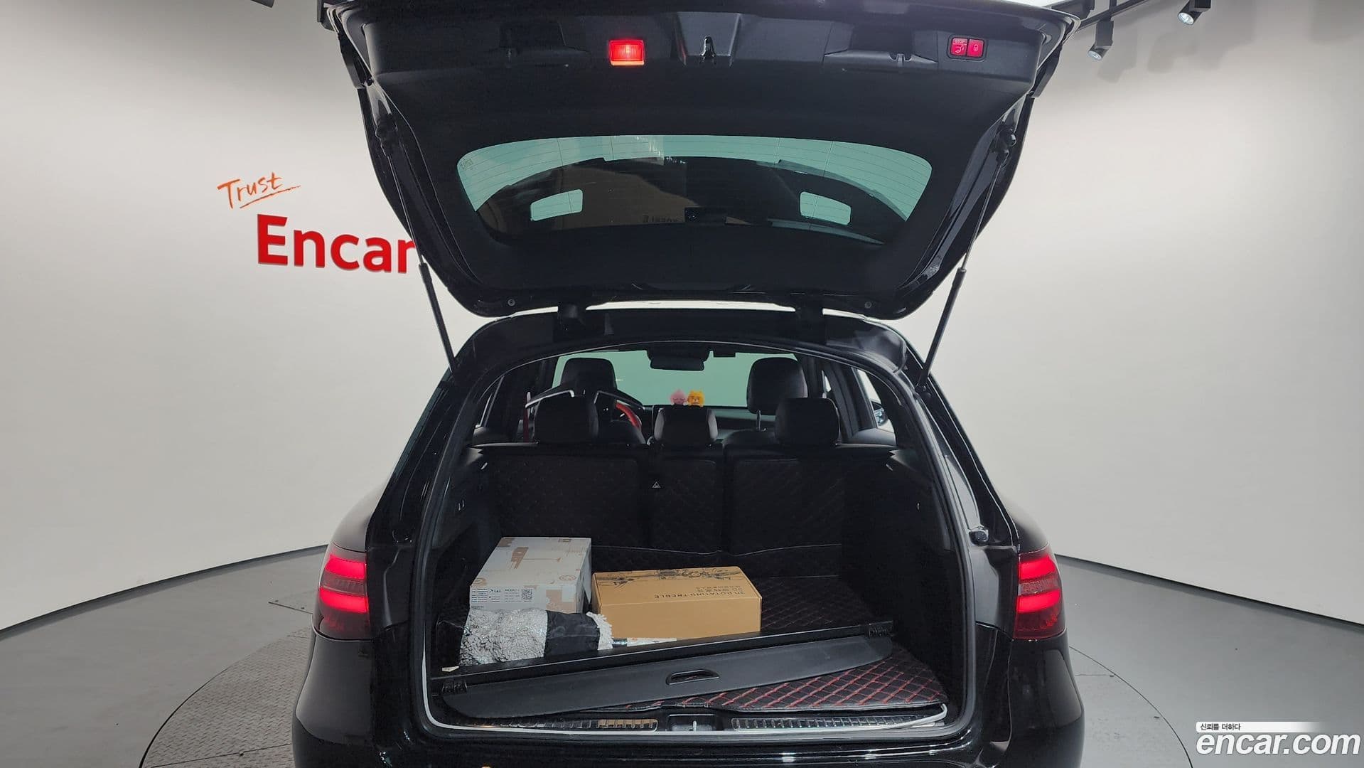 Main__Slider__Photo:GLC-Class Mercedes-Benz 2017.5-19