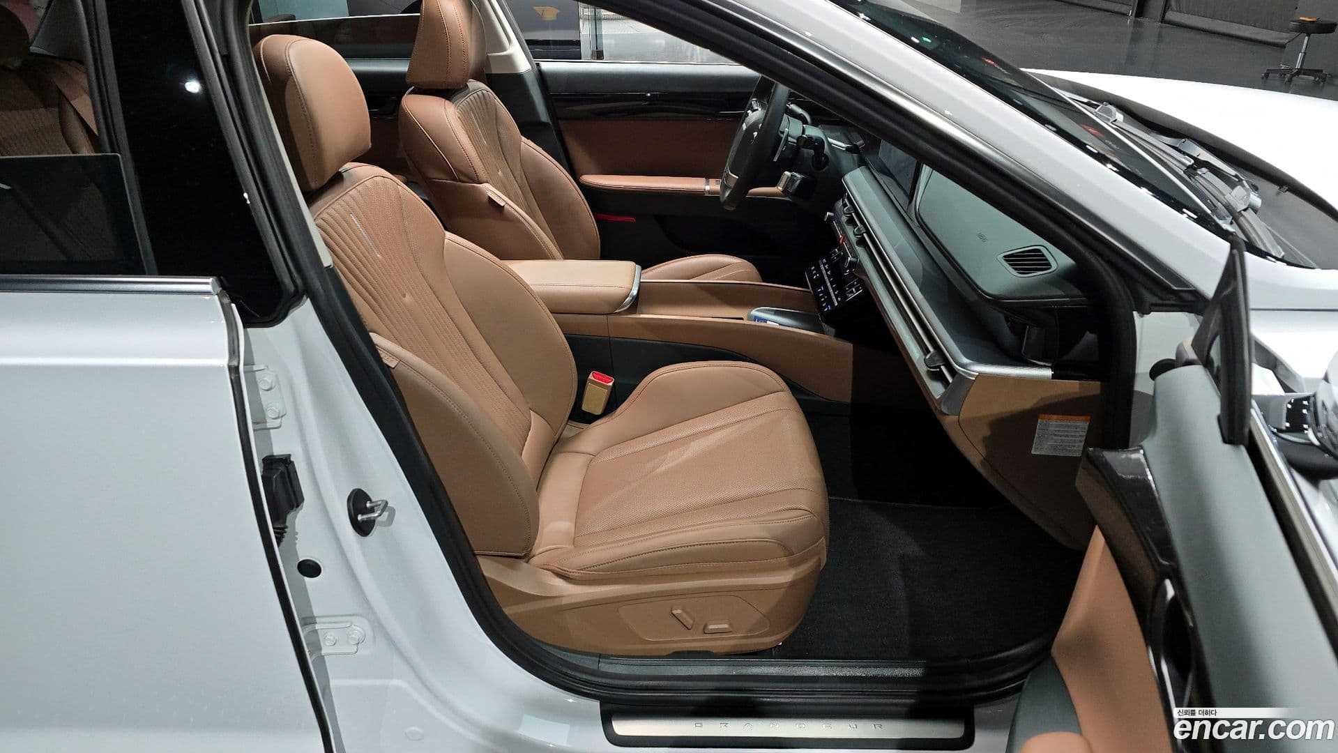 Main__Slider__Photo:Grandeur Hyundai 2023.7-10