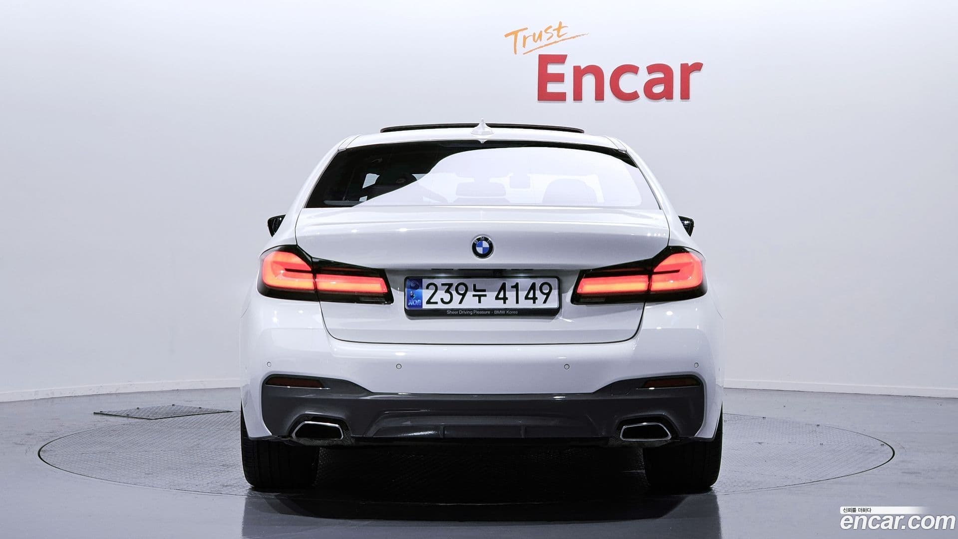 Main__Slider__Photo:5-Series BMW 2022.9-3