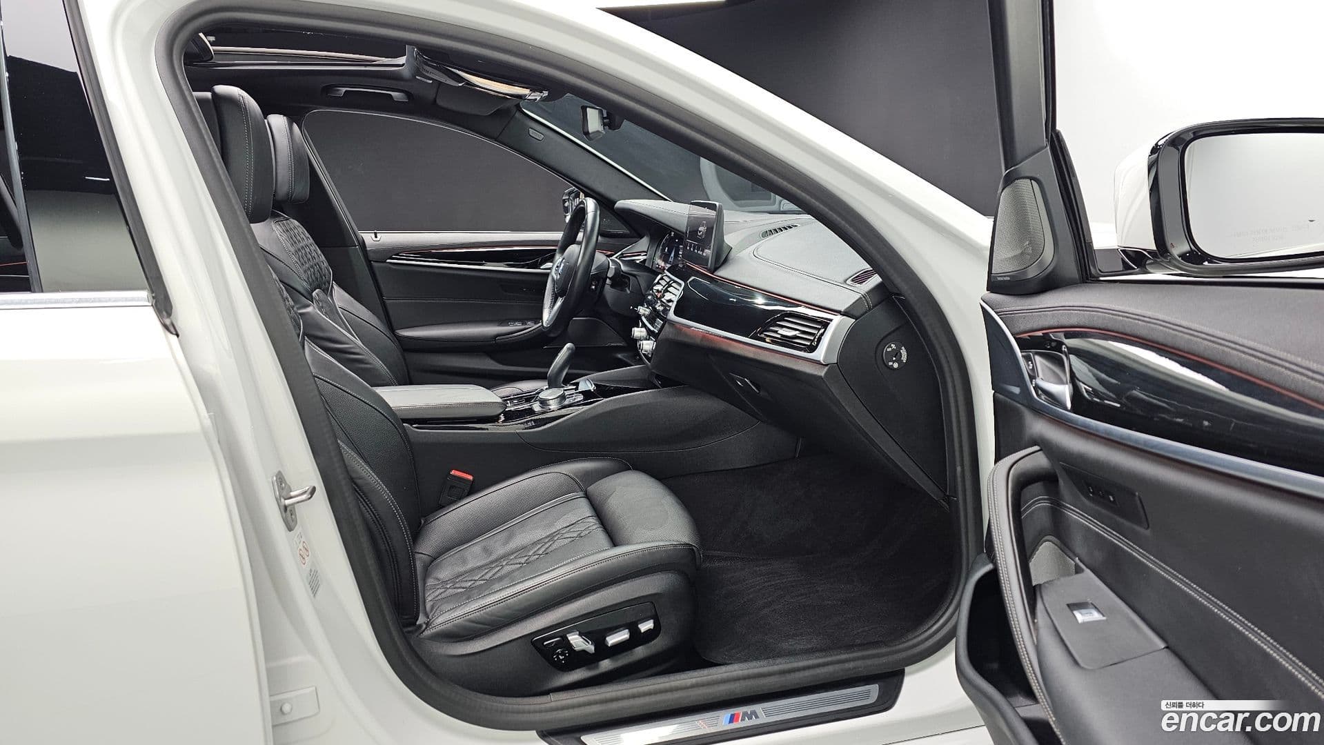 Main__Slider__Photo:5-Series BMW 2022.9-9