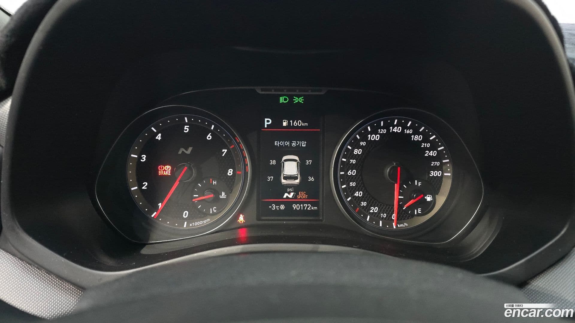 Main__Slider__Photo:Veloster Hyundai 2021.5-7