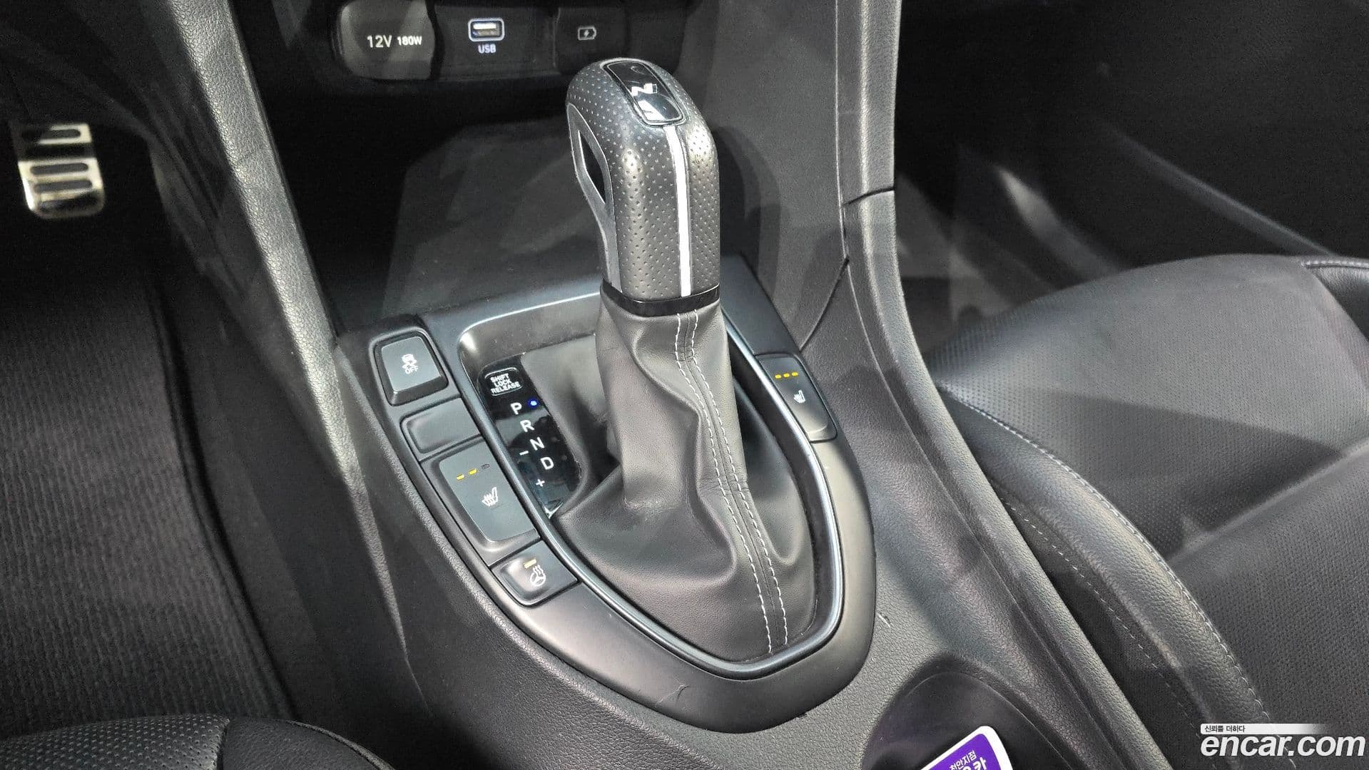 Main__Slider__Photo:Veloster Hyundai 2021.5-8