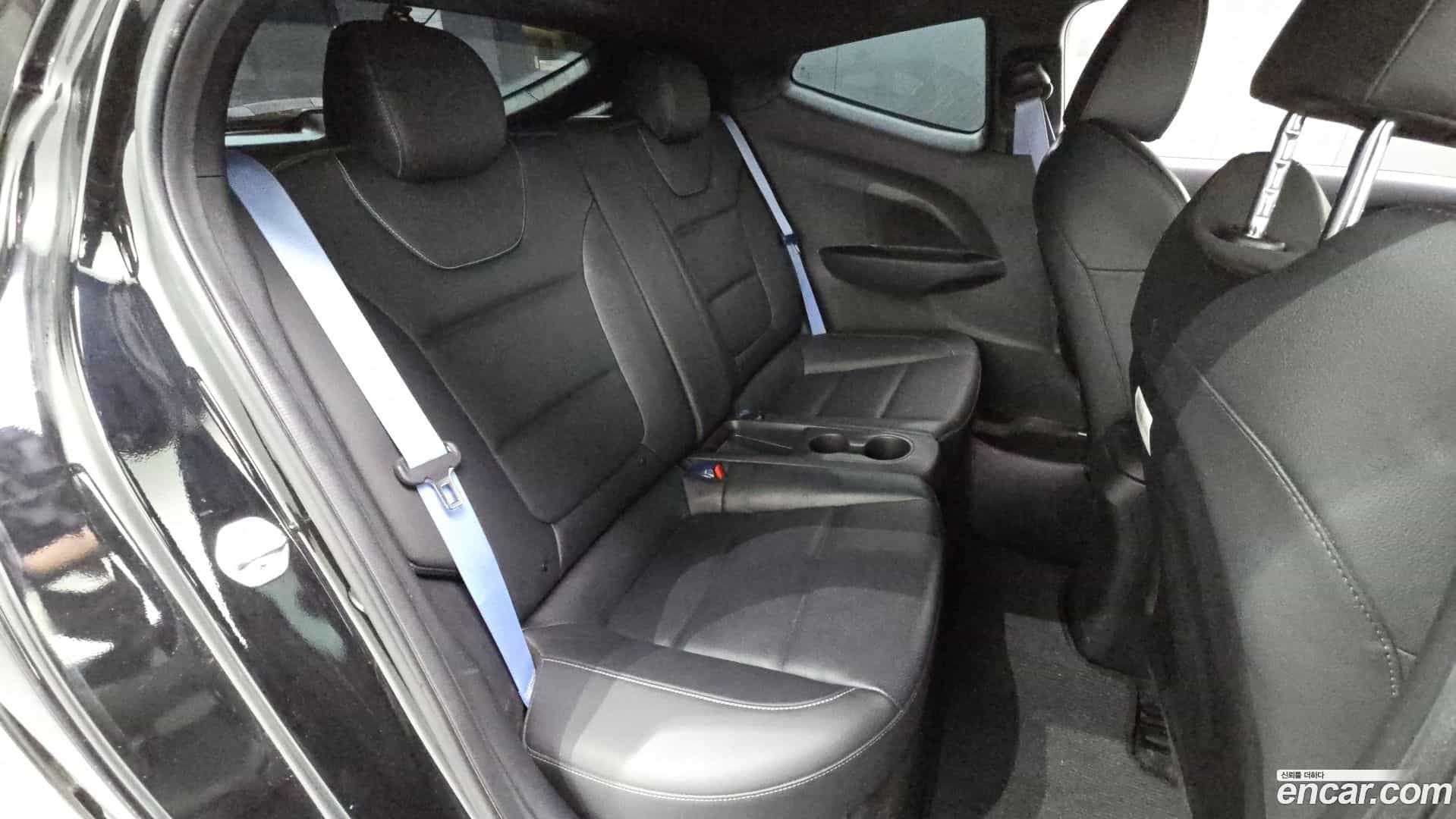 Veloster Hyundai 2021.5-OPTION-016