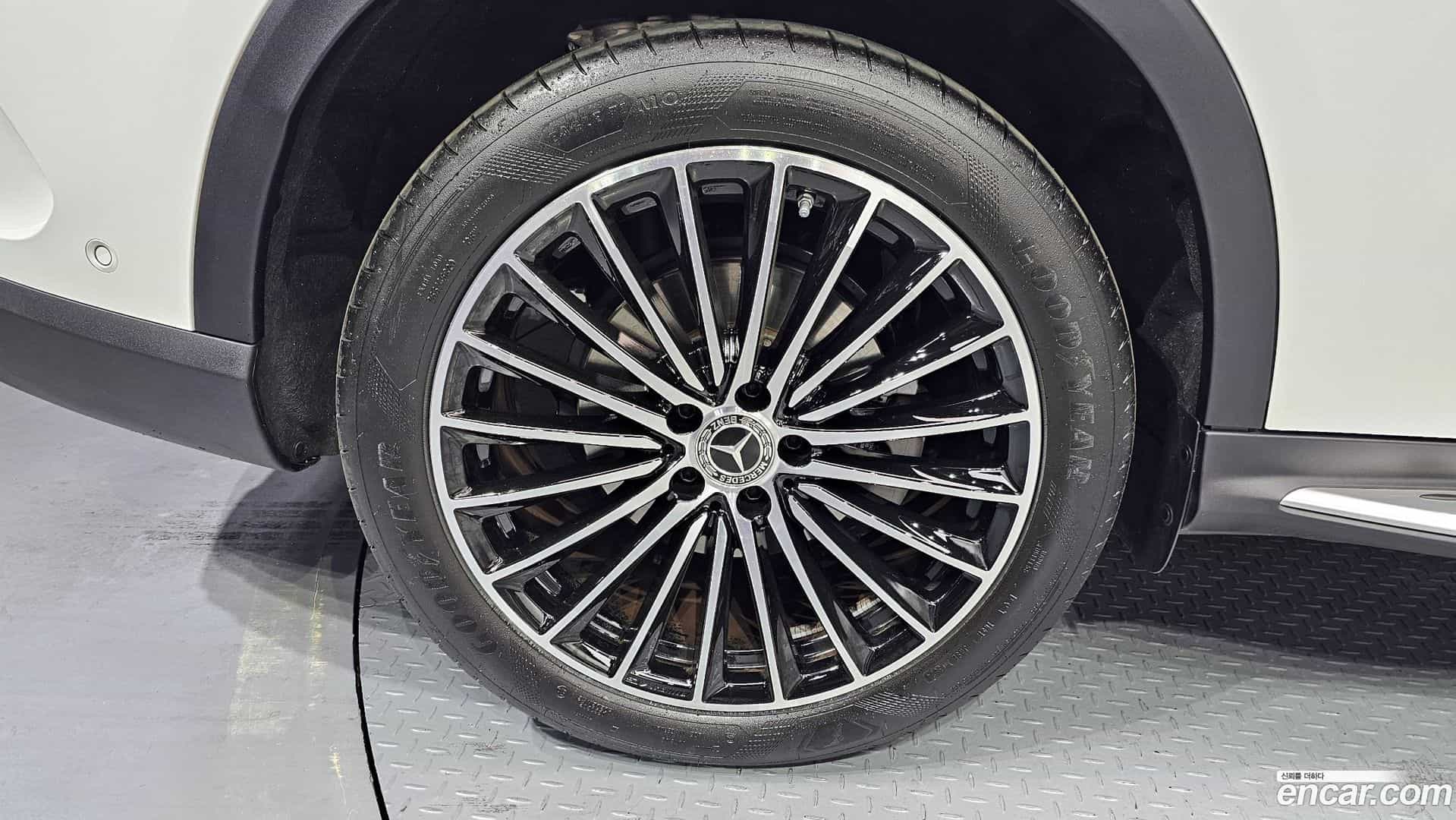 GLC-Class Mercedes-Benz 2025.4-OUTER-005