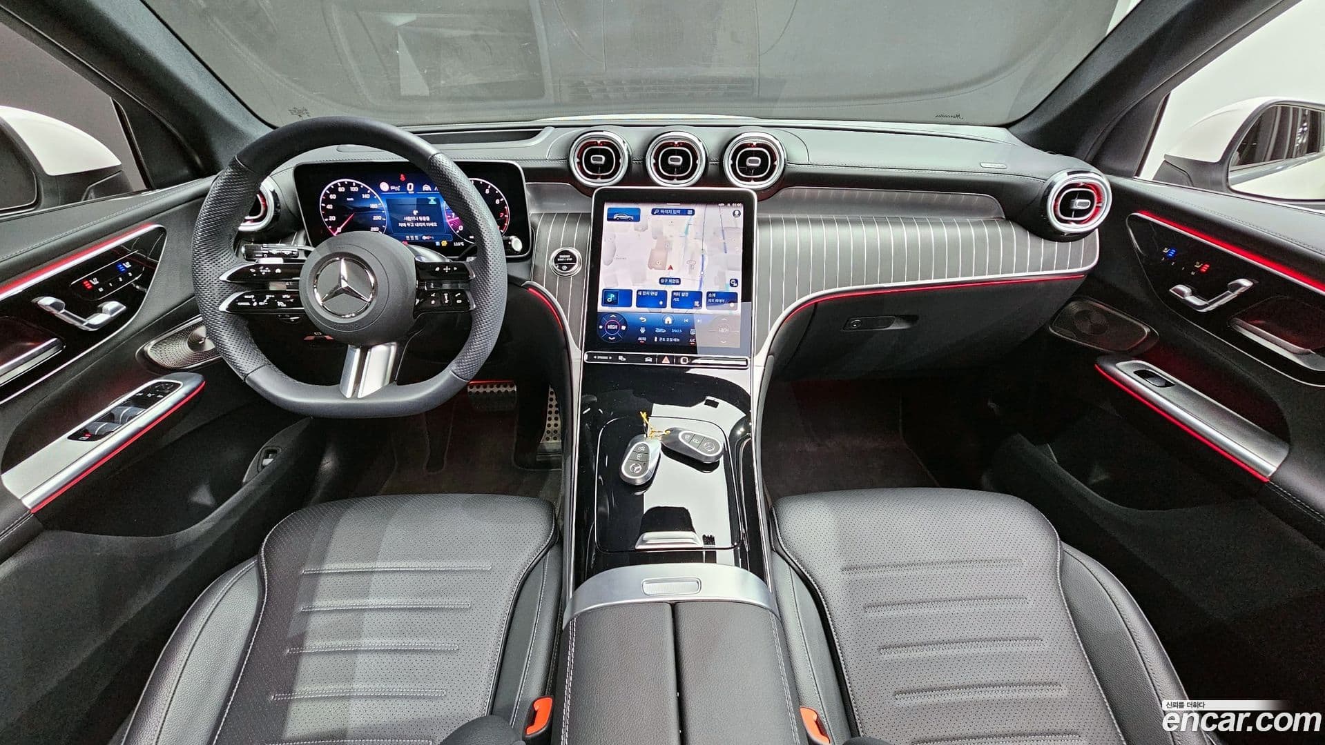 Main__Slider__Photo:GLC-Class Mercedes-Benz 2025.4-6