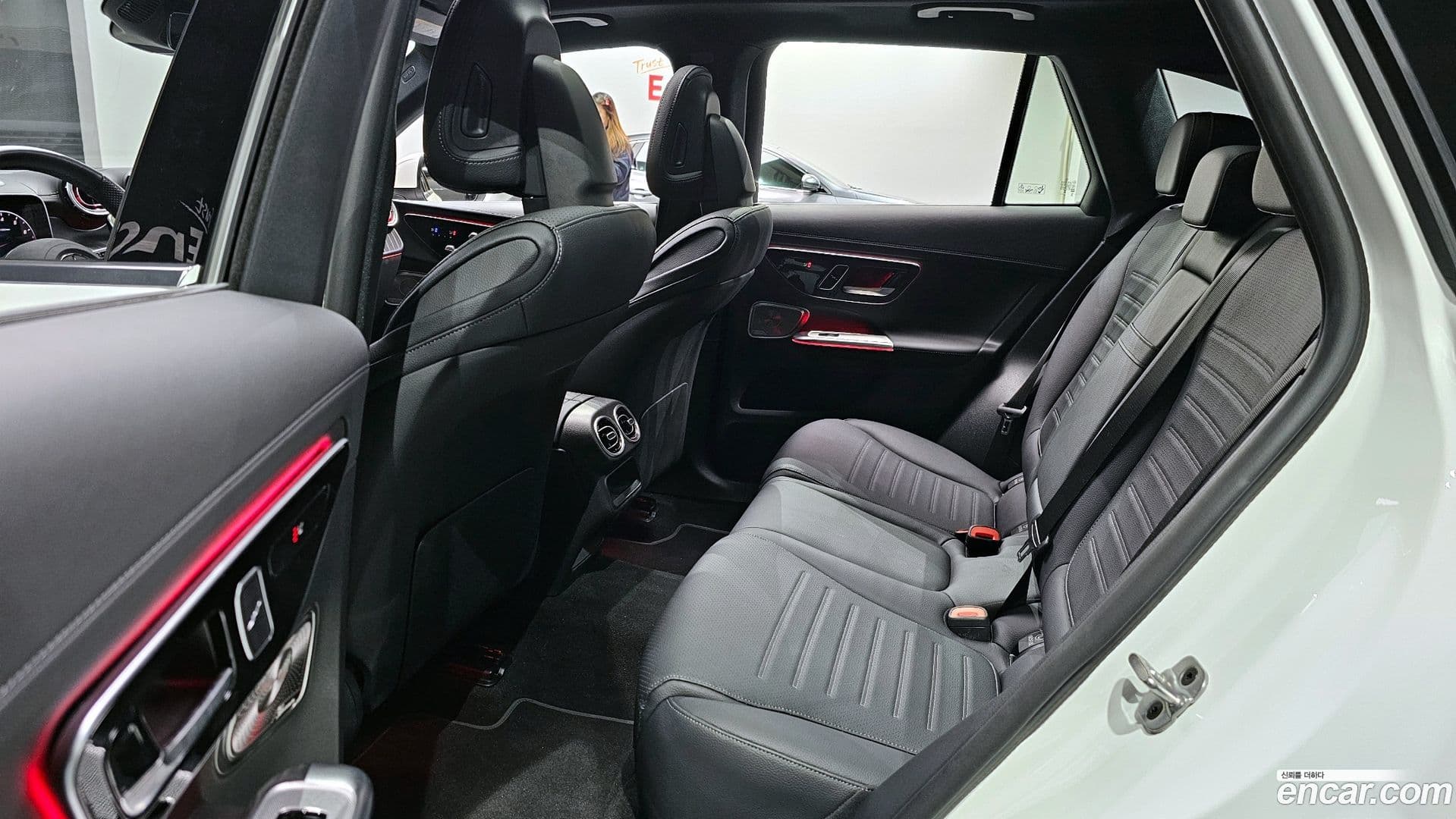 Main__Slider__Photo:GLC-Class Mercedes-Benz 2025.4-11