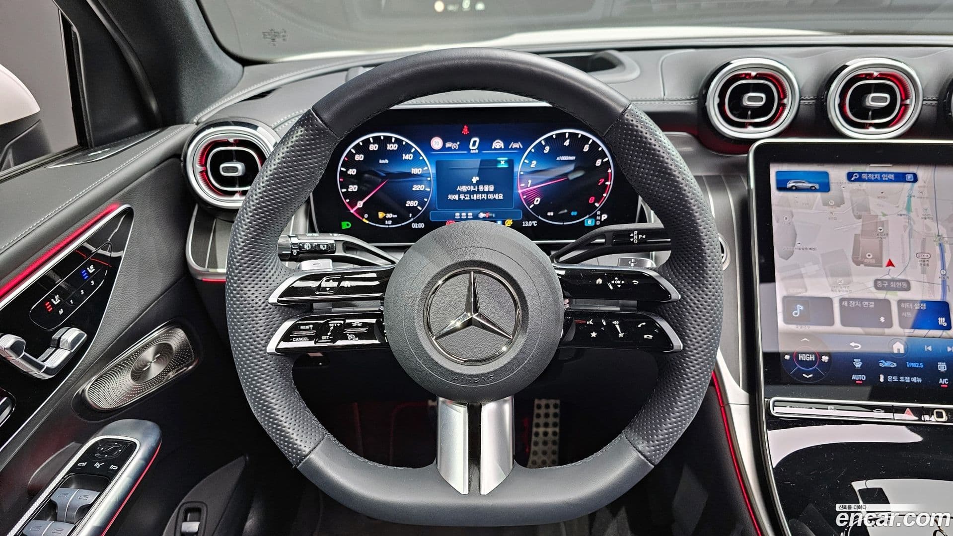 Main__Slider__Photo:GLC-Class Mercedes-Benz 2025.4-12