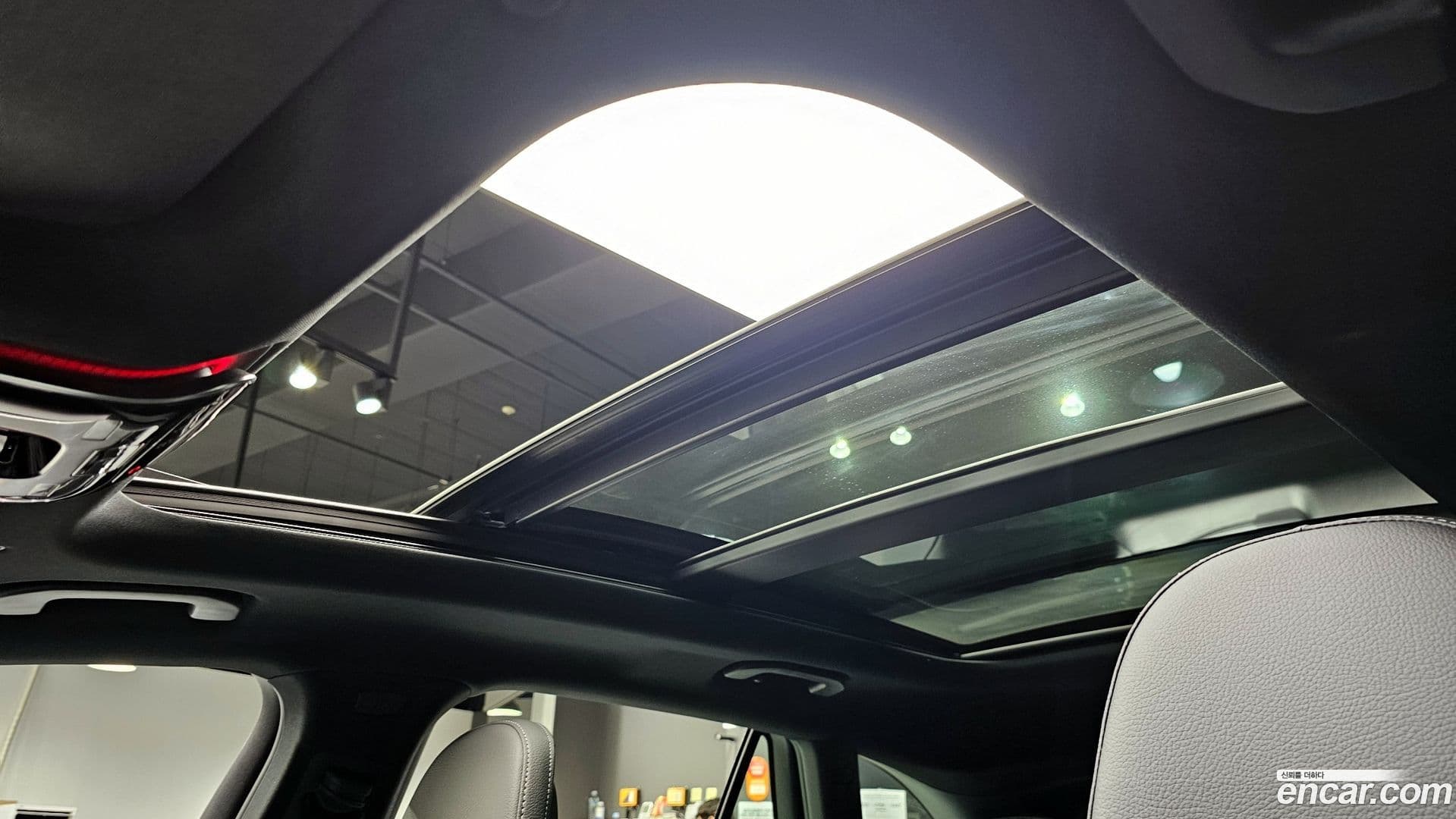 Main__Slider__Photo:GLC-Class Mercedes-Benz 2025.4-17