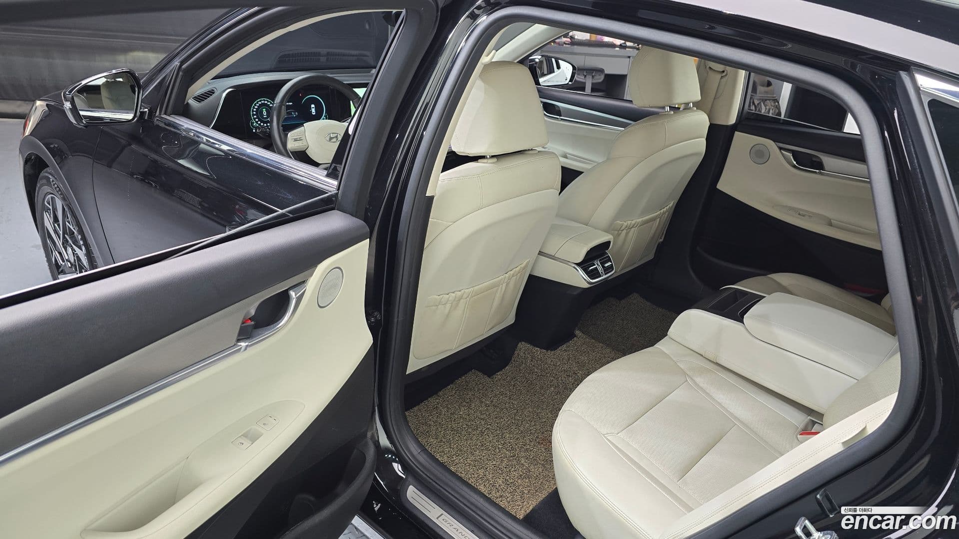 Main__Slider__Photo:Grandeur Hyundai 2022.2-10