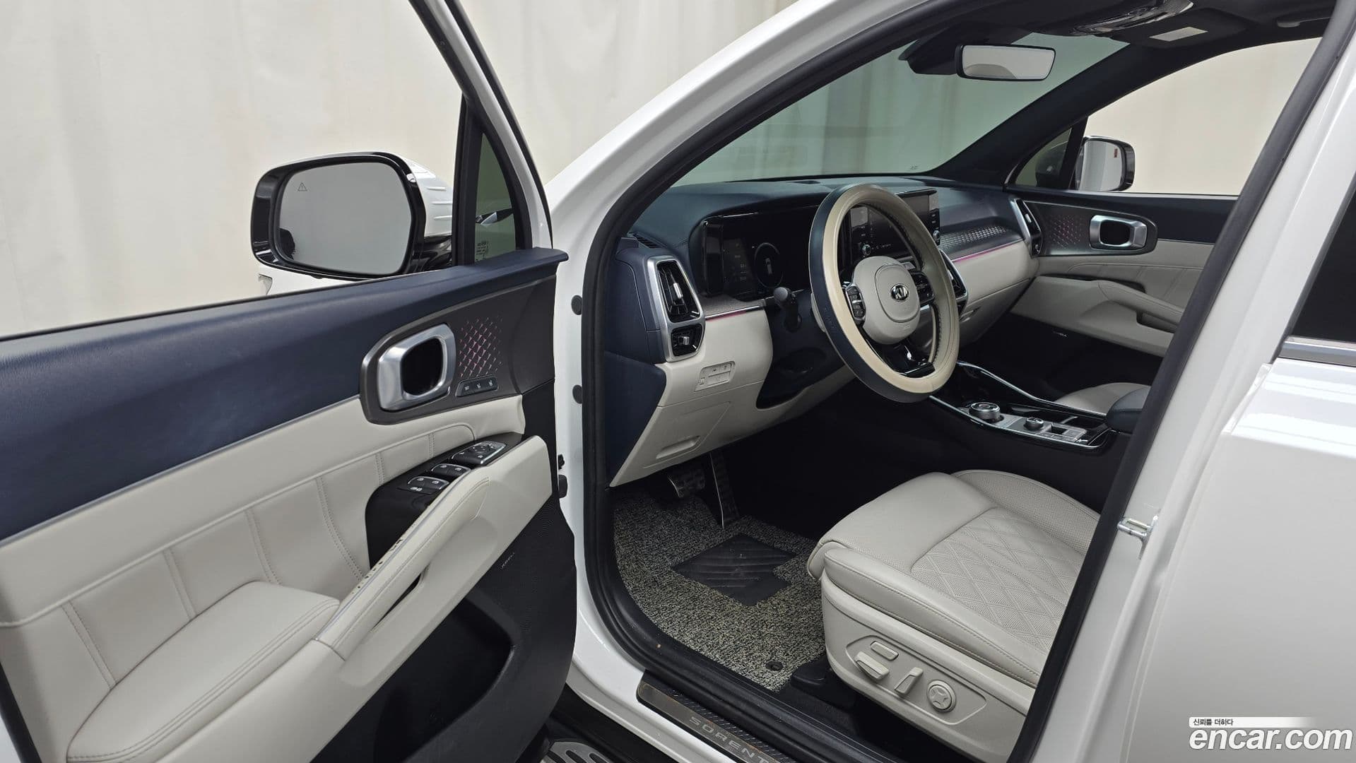 Main__Slider__Photo:Sorento Kia 2020.3-9