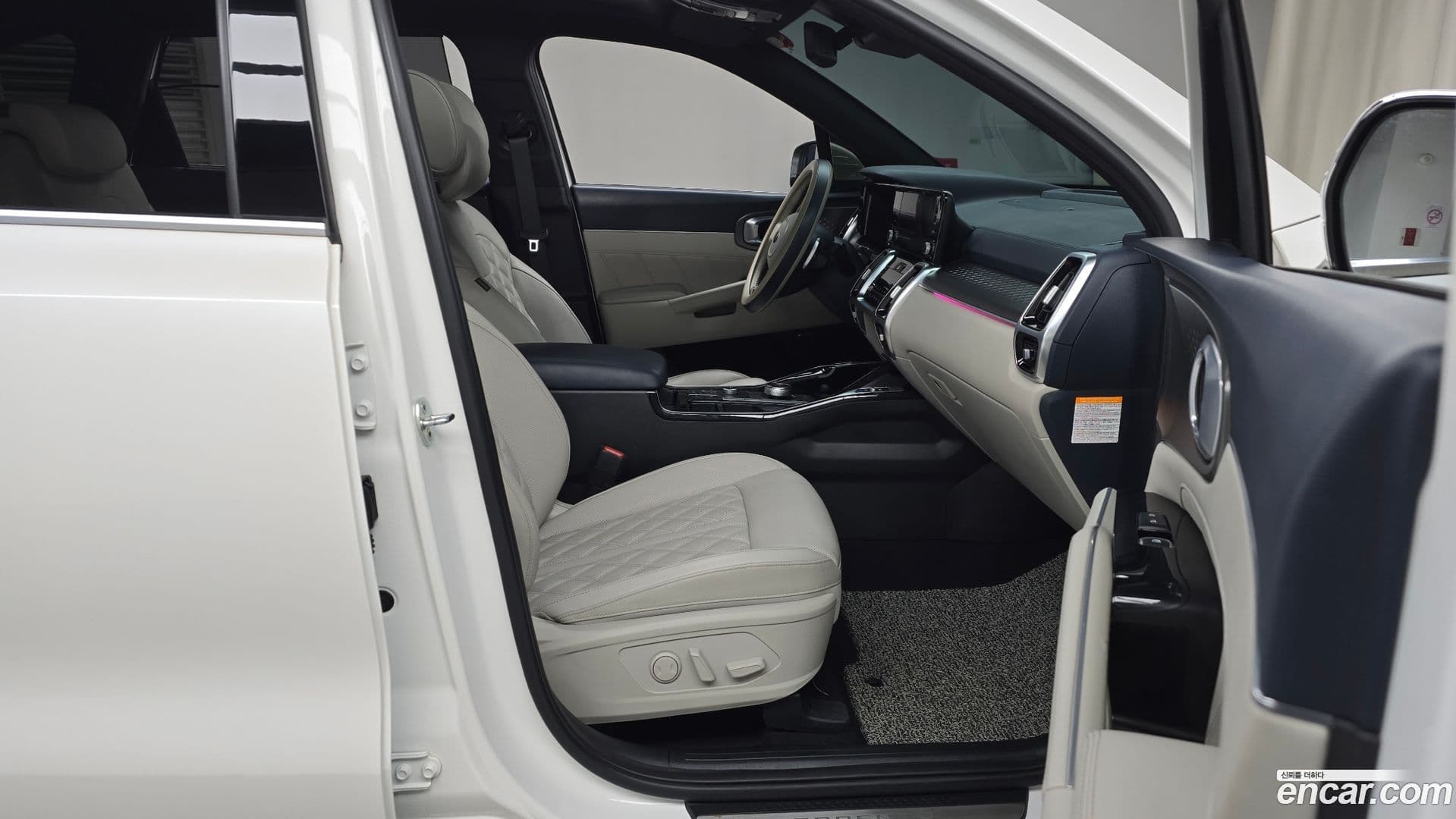 Main__Slider__Photo:Sorento Kia 2020.3-10