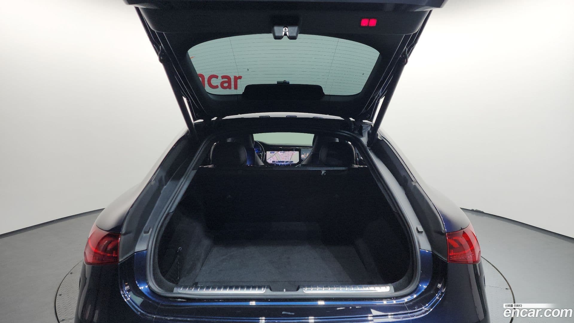 Main__Slider__Photo:EQS Mercedes-Benz 2021.11-19