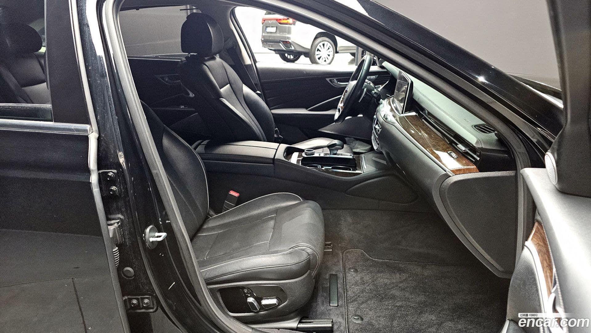 Main__Slider__Photo:K9 Kia 2019.7-9