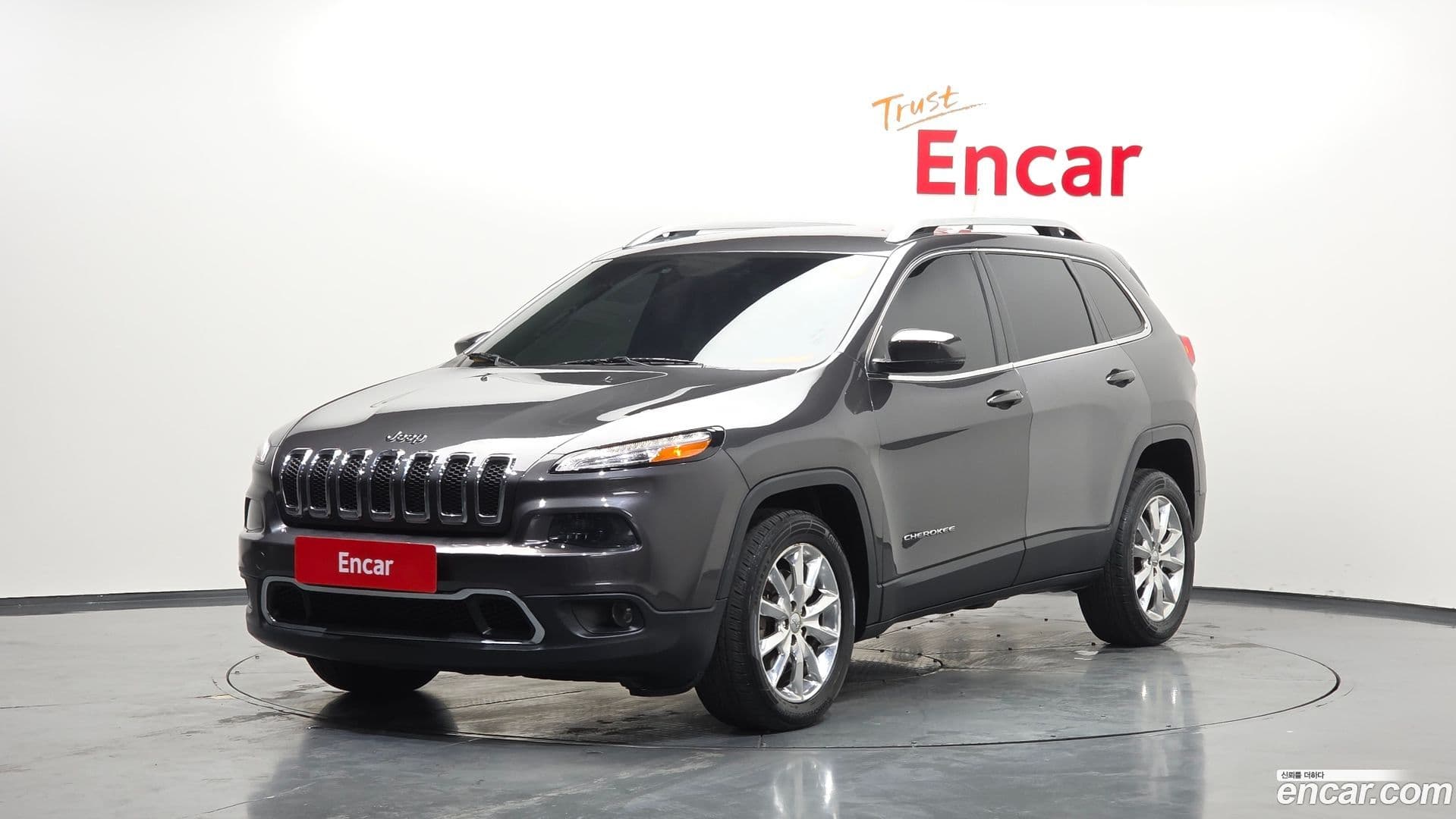 Main__Slider__Photo:Cherokee Jeep 2014.11-0