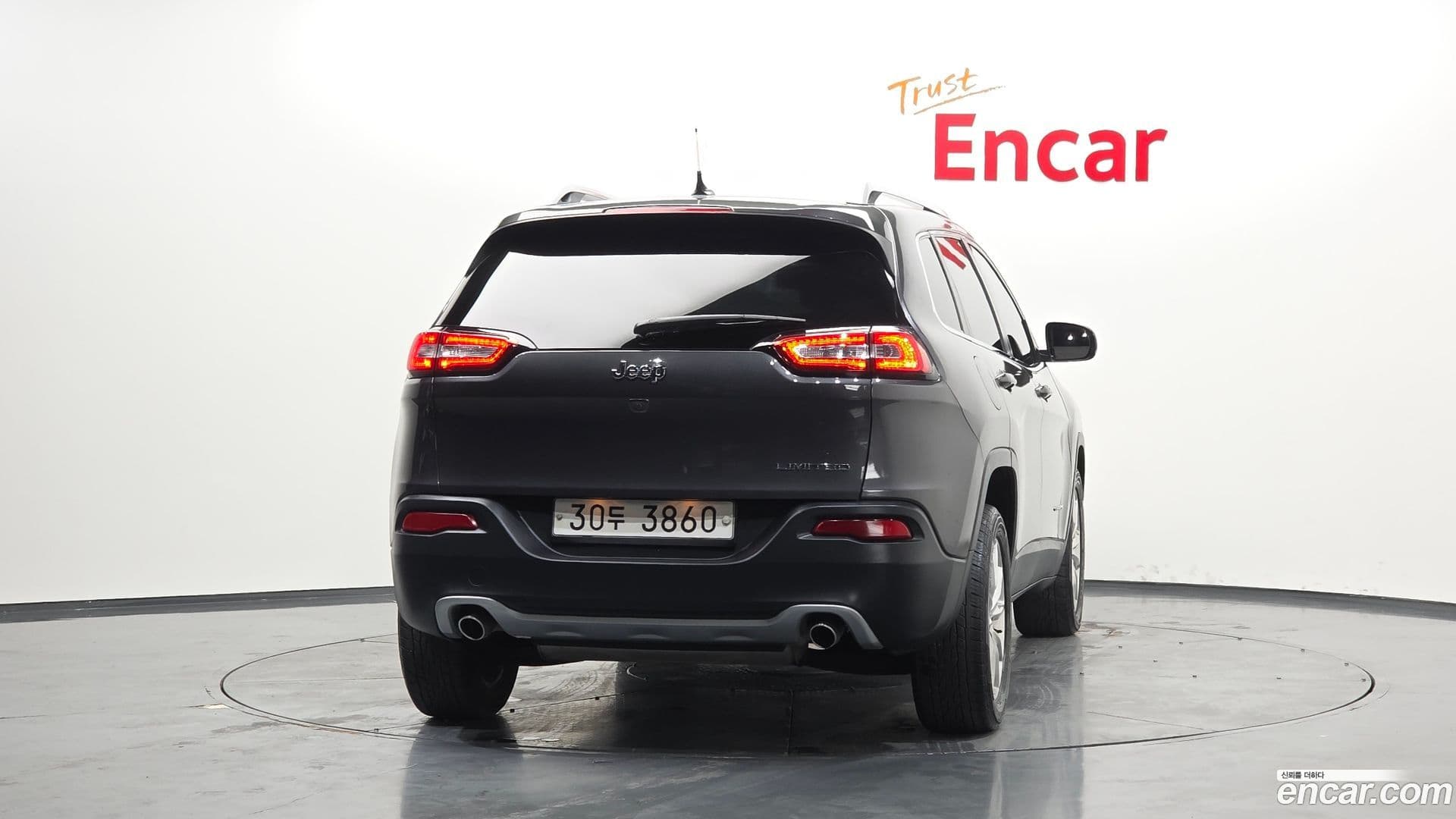 Main__Slider__Photo:Cherokee Jeep 2014.11-3