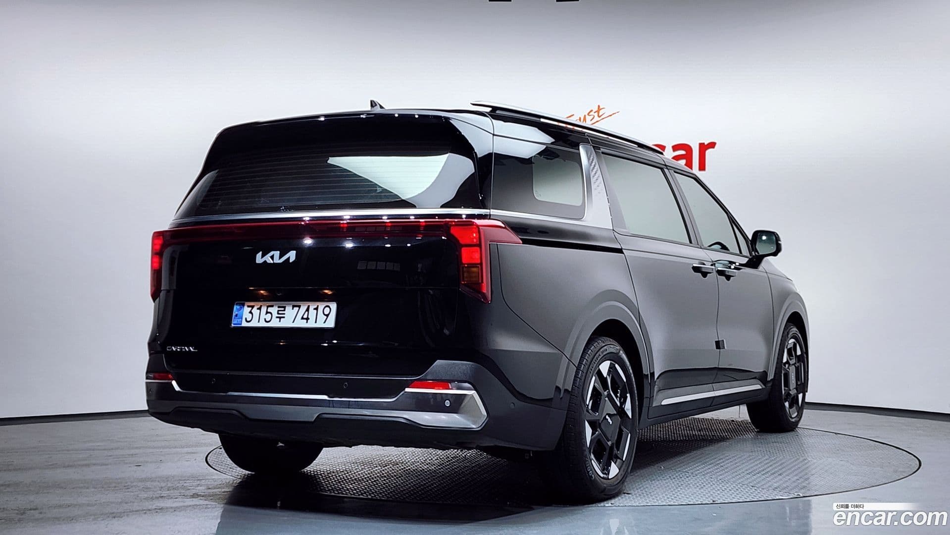 Main__Slider__Photo:Canival Kia 2025.1-1