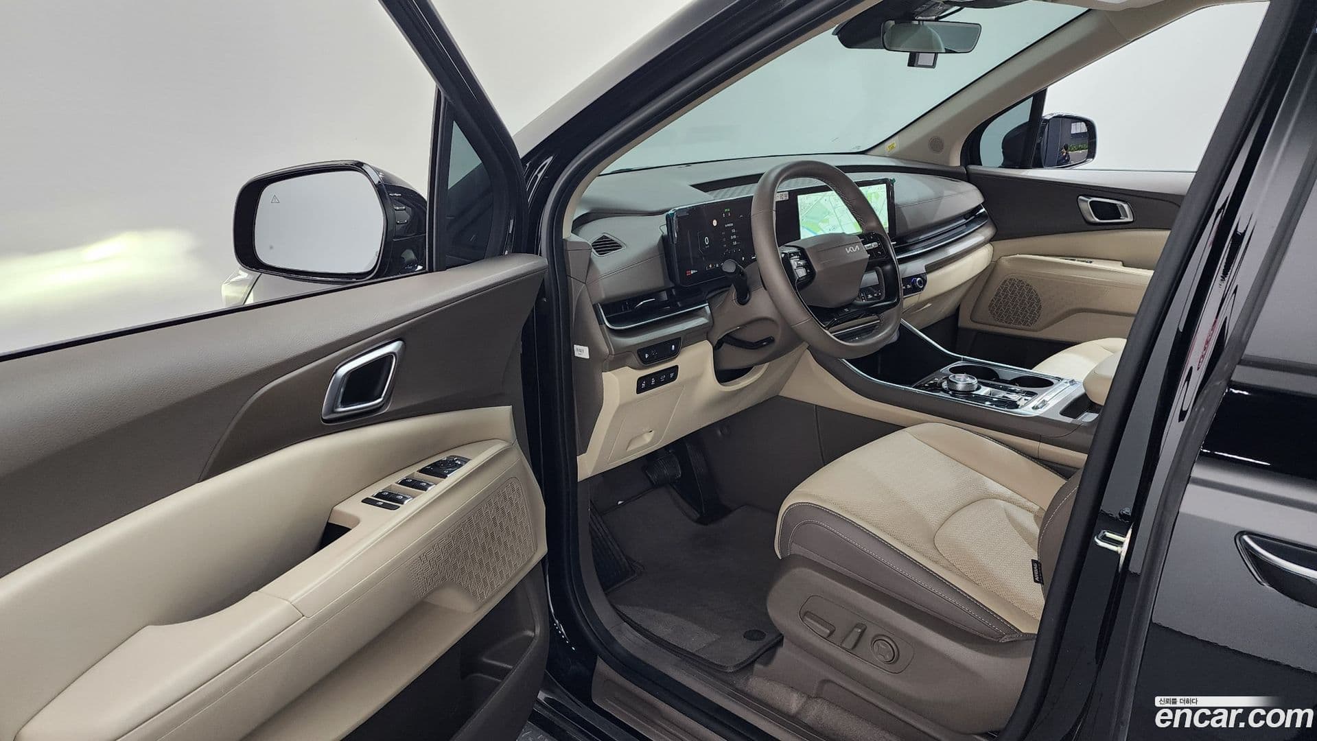 Main__Slider__Photo:Canival Kia 2025.1-9