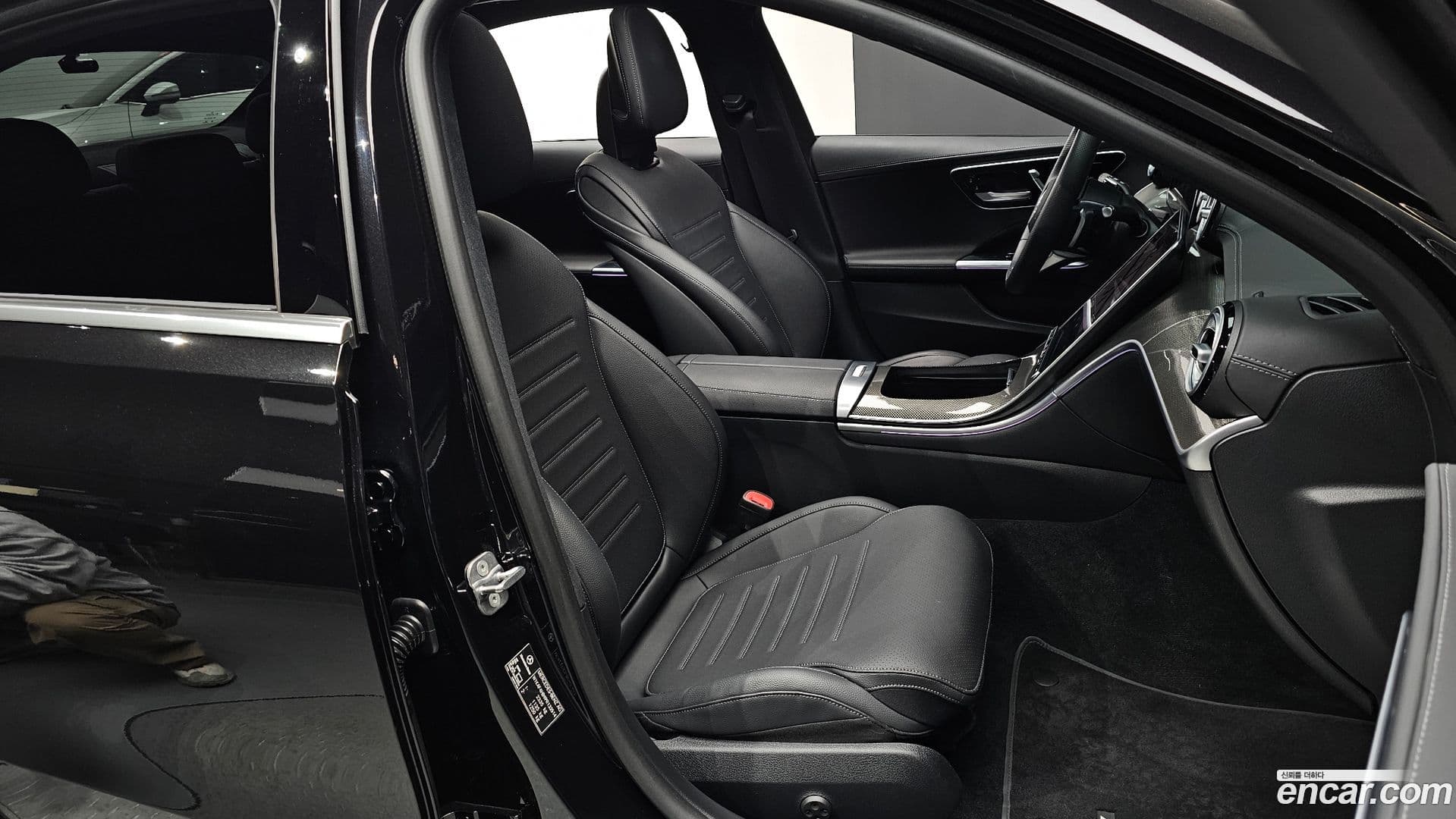 Main__Slider__Photo:C-Class Mercedes-Benz 2023.6-9