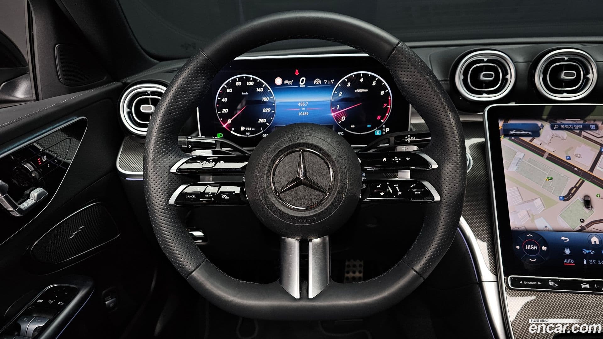 Main__Slider__Photo:C-Class Mercedes-Benz 2023.6-12