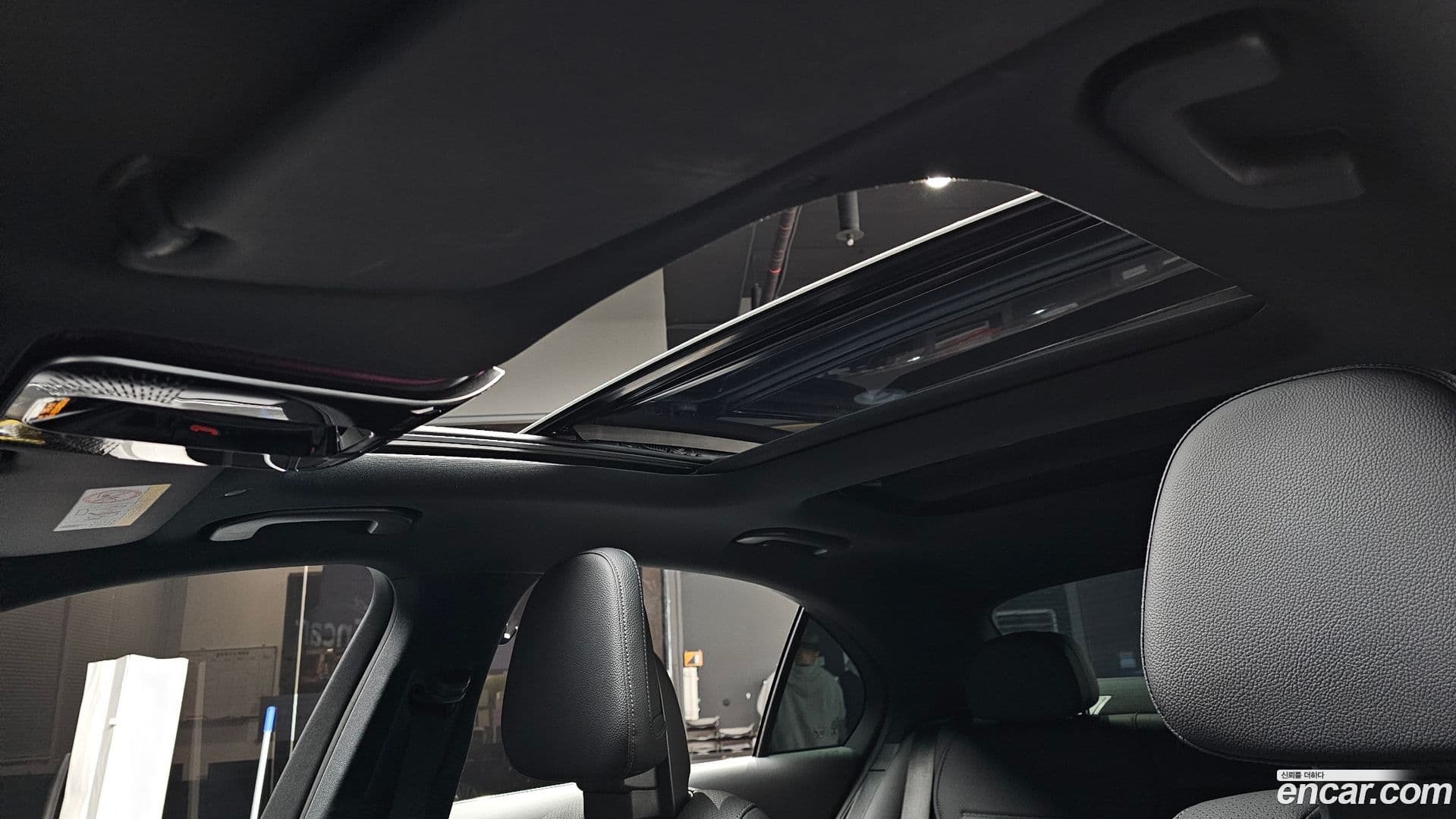 Main__Slider__Photo:C-Class Mercedes-Benz 2023.6-17