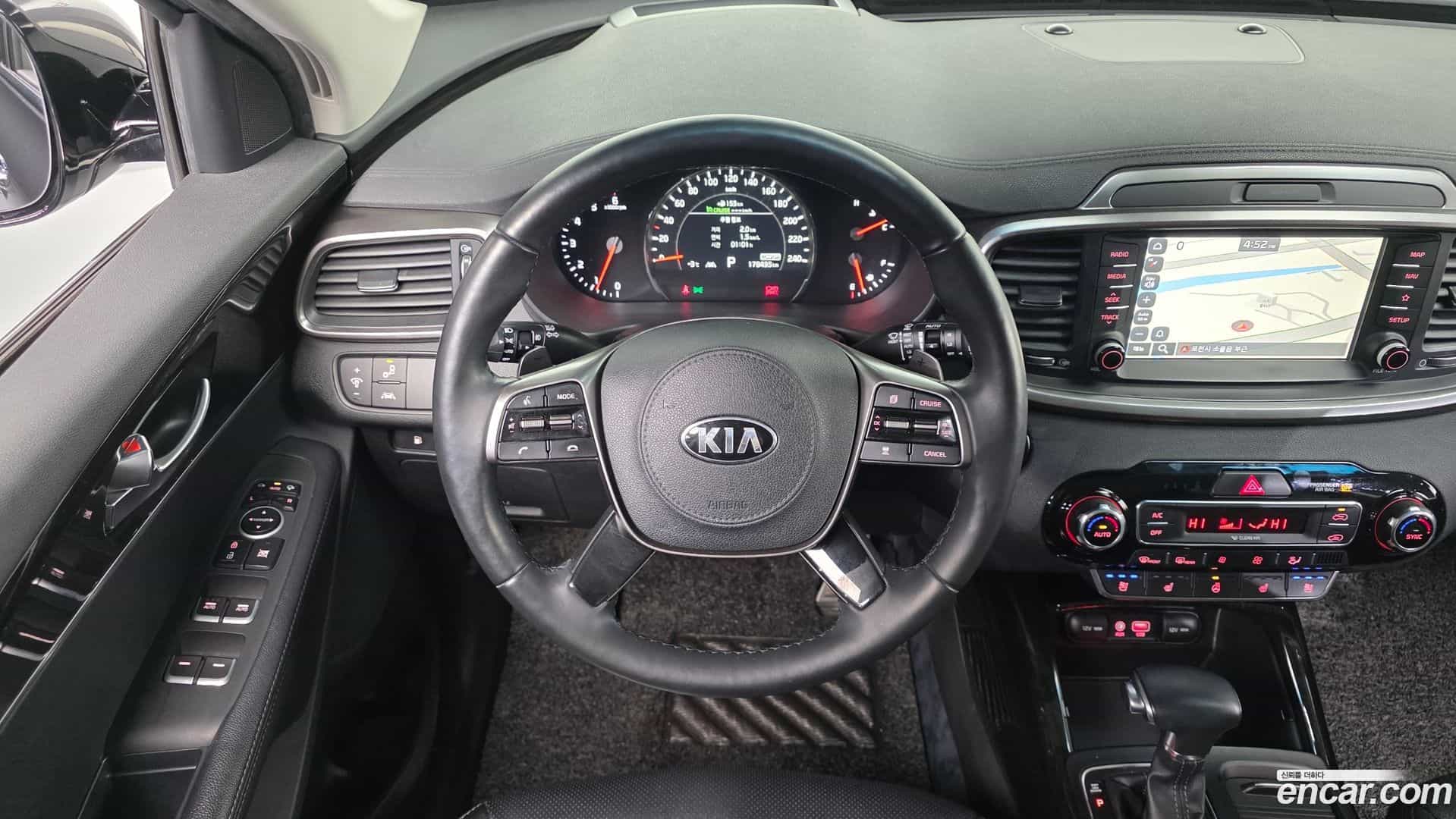 Sorento Kia 2018.6-OPTION-017