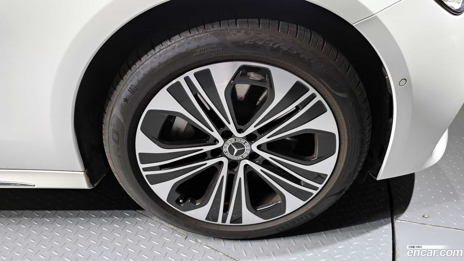 E-Class Mercedes-Benz 2025.7-OUTER-005