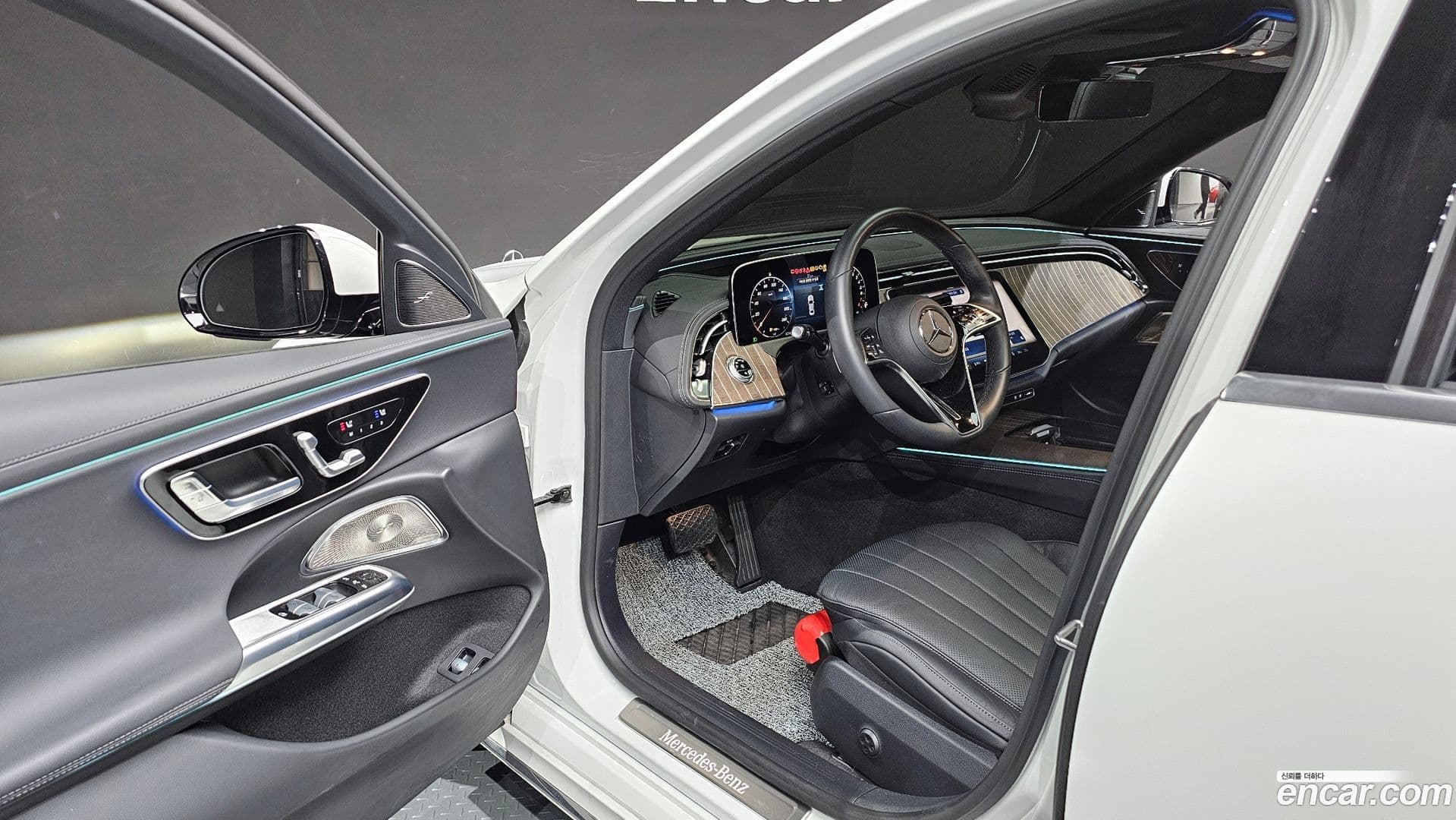 Main__Slider__Photo:E-Class Mercedes-Benz 2025.7-10