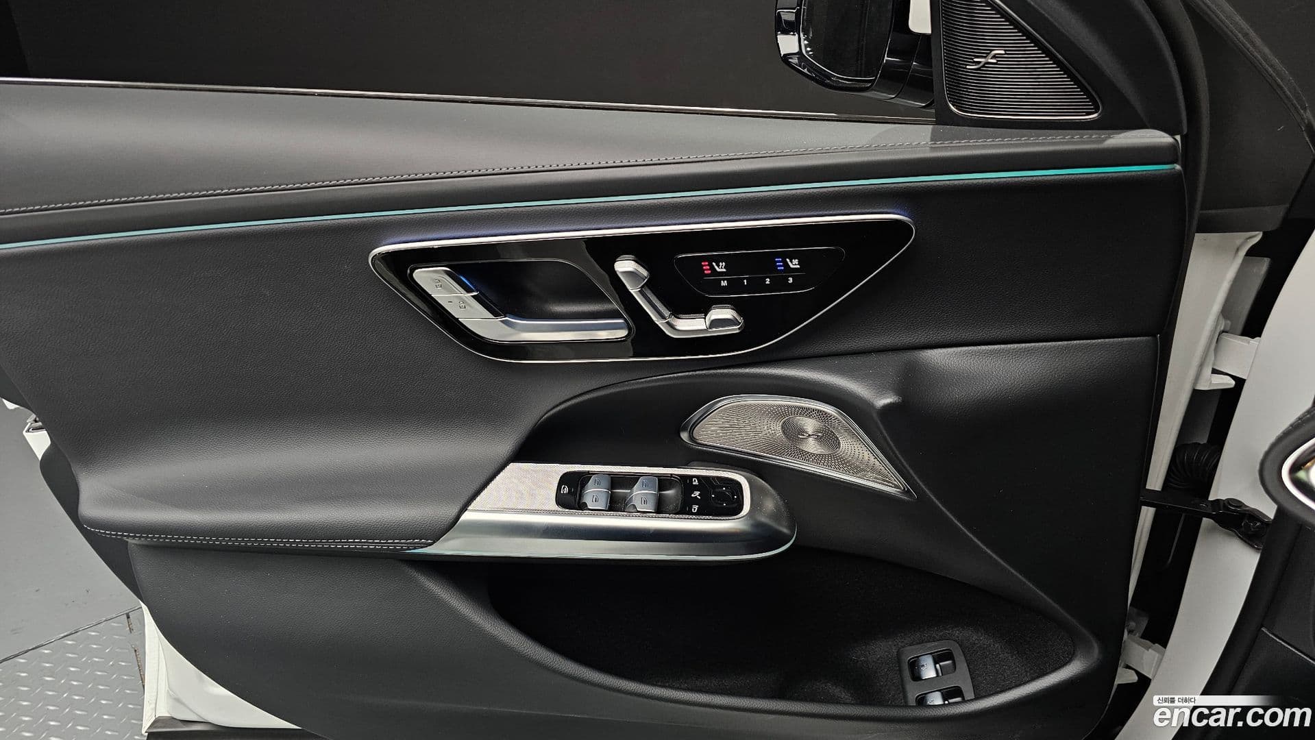 Main__Slider__Photo:E-Class Mercedes-Benz 2025.7-13