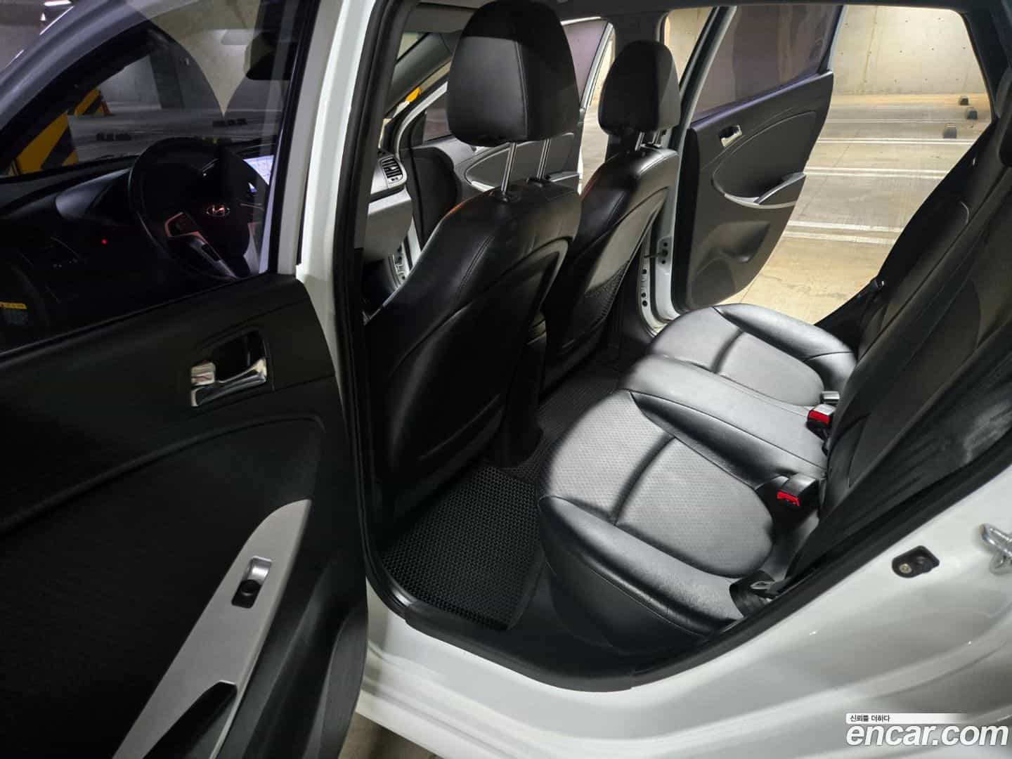 Accent Hyundai 2011.6-OPTION-017