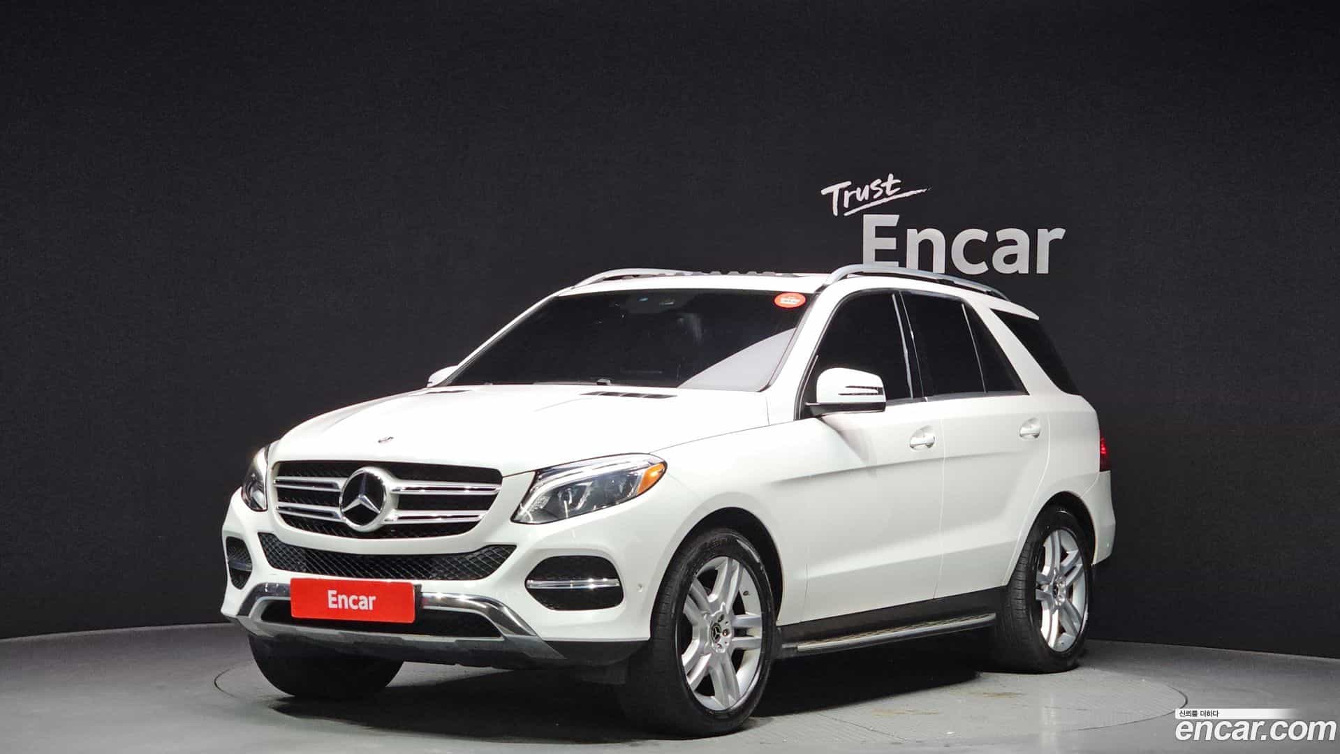 GLE-Class Mercedes-Benz 2018.8-OUTER-001