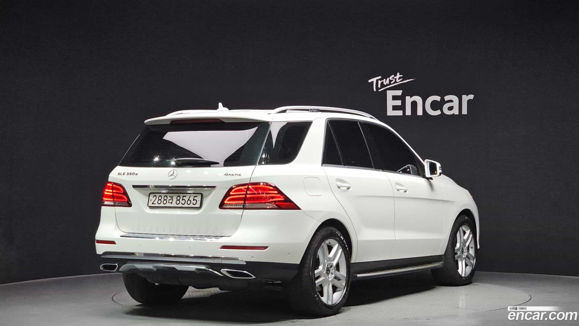 GLE-Class Mercedes-Benz 2018.8-OUTER-002