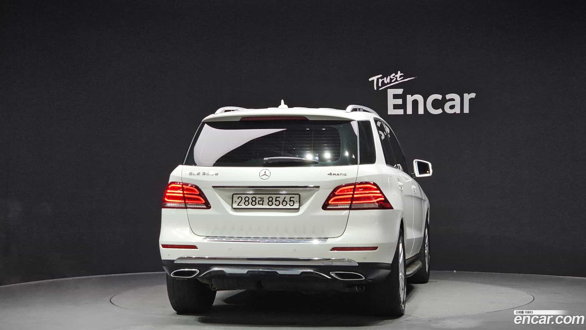 GLE-Class Mercedes-Benz 2018.8-OUTER-004