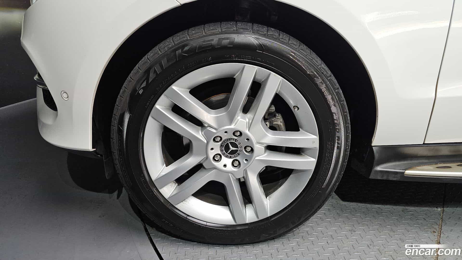 GLE-Class Mercedes-Benz 2018.8-OUTER-005