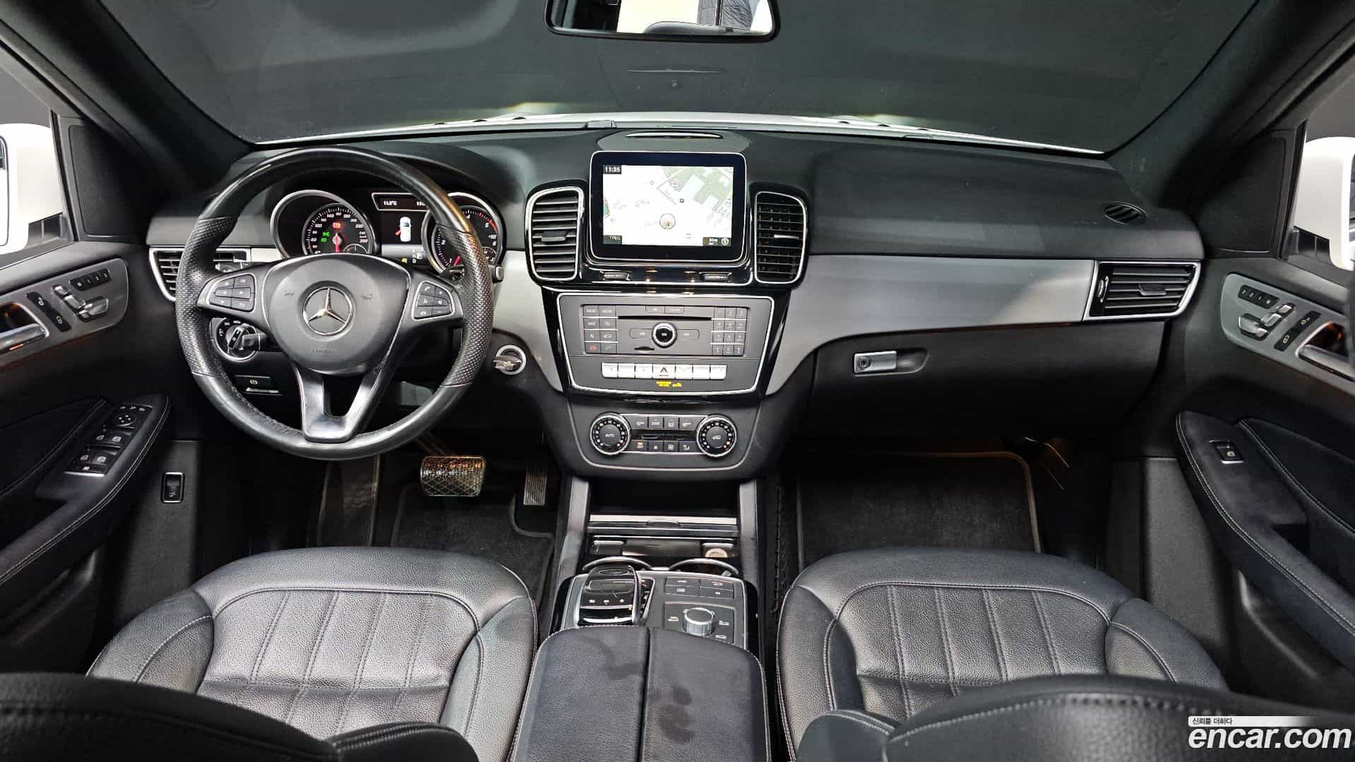 GLE-Class Mercedes-Benz 2018.8-INNER-007