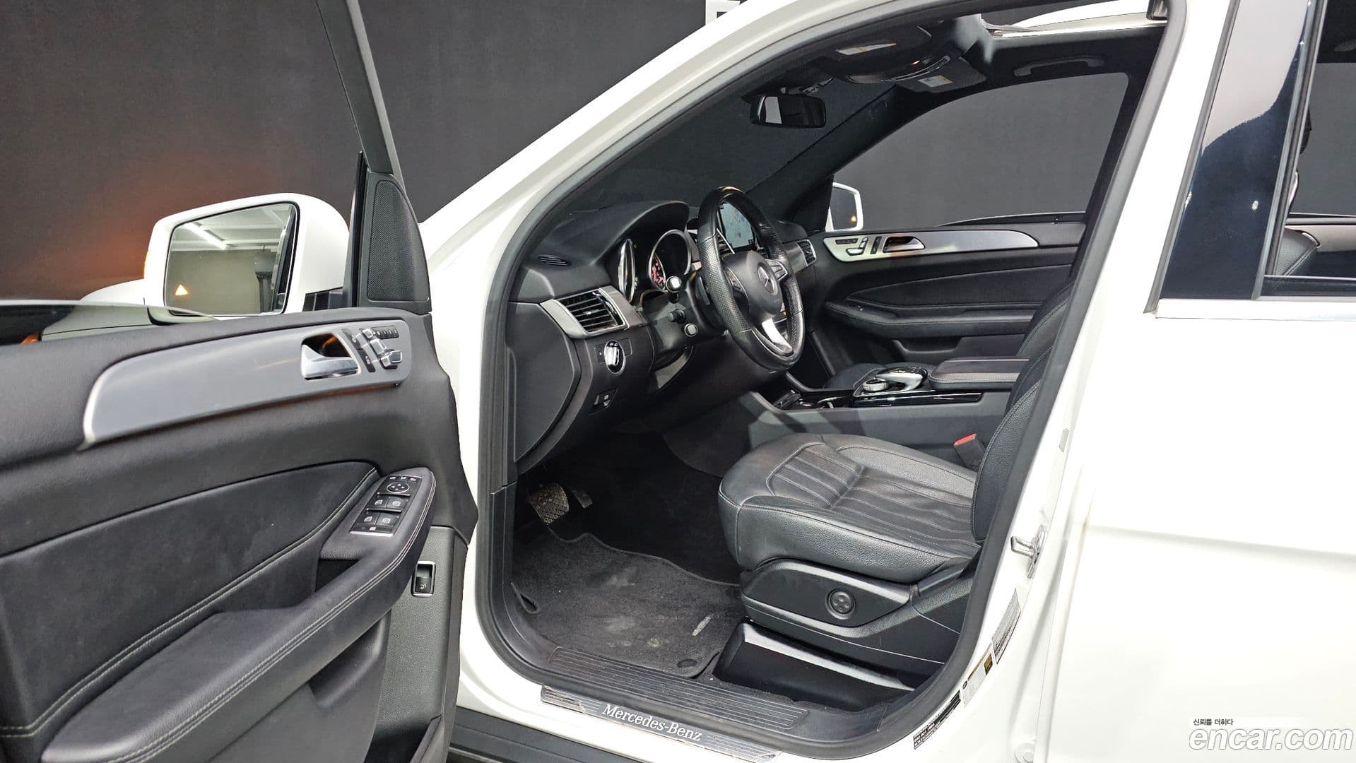 Main__Slider__Photo:GLE-Class Mercedes-Benz 2018.8-9