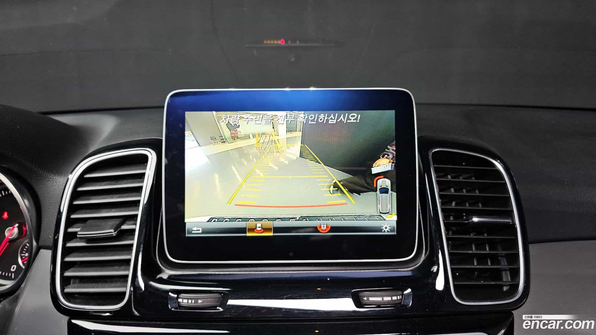 GLE-Class Mercedes-Benz 2018.8-OPTION-017