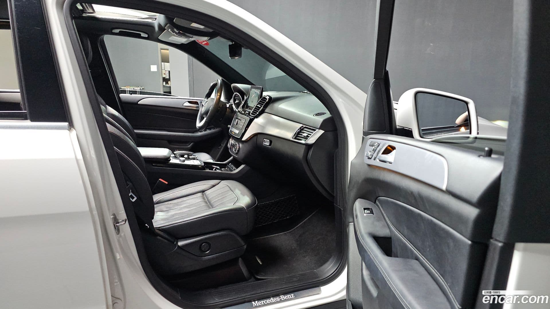 Main__Slider__Photo:GLE-Class Mercedes-Benz 2018.8-16