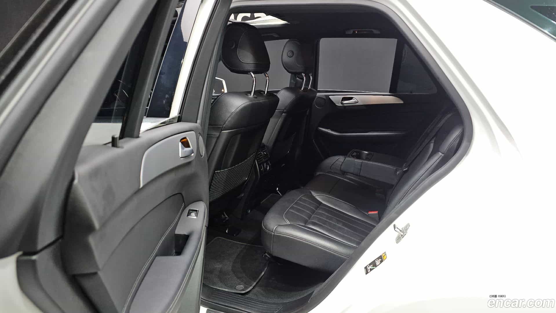 GLE-Class Mercedes-Benz 2018.8-OPTION-023