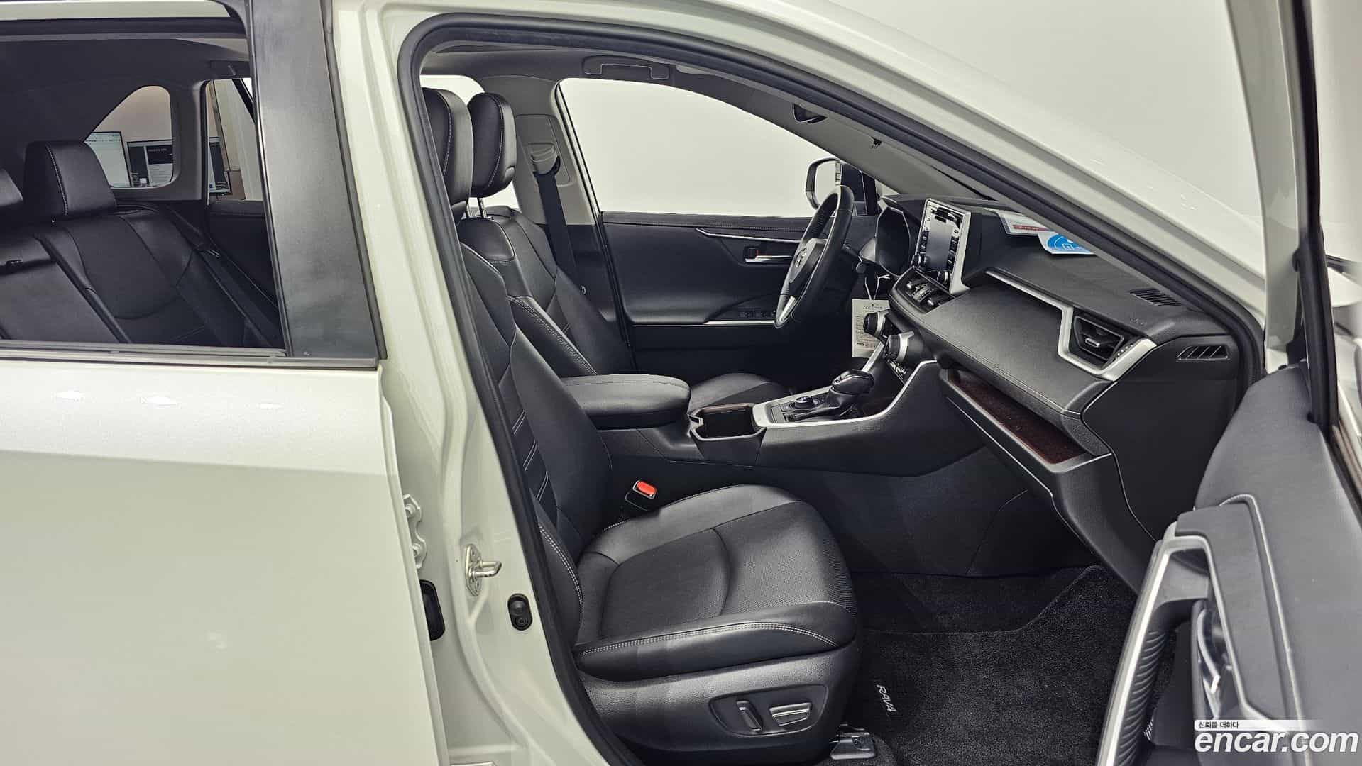 RAV4 Toyota 2022.10-INNER-010