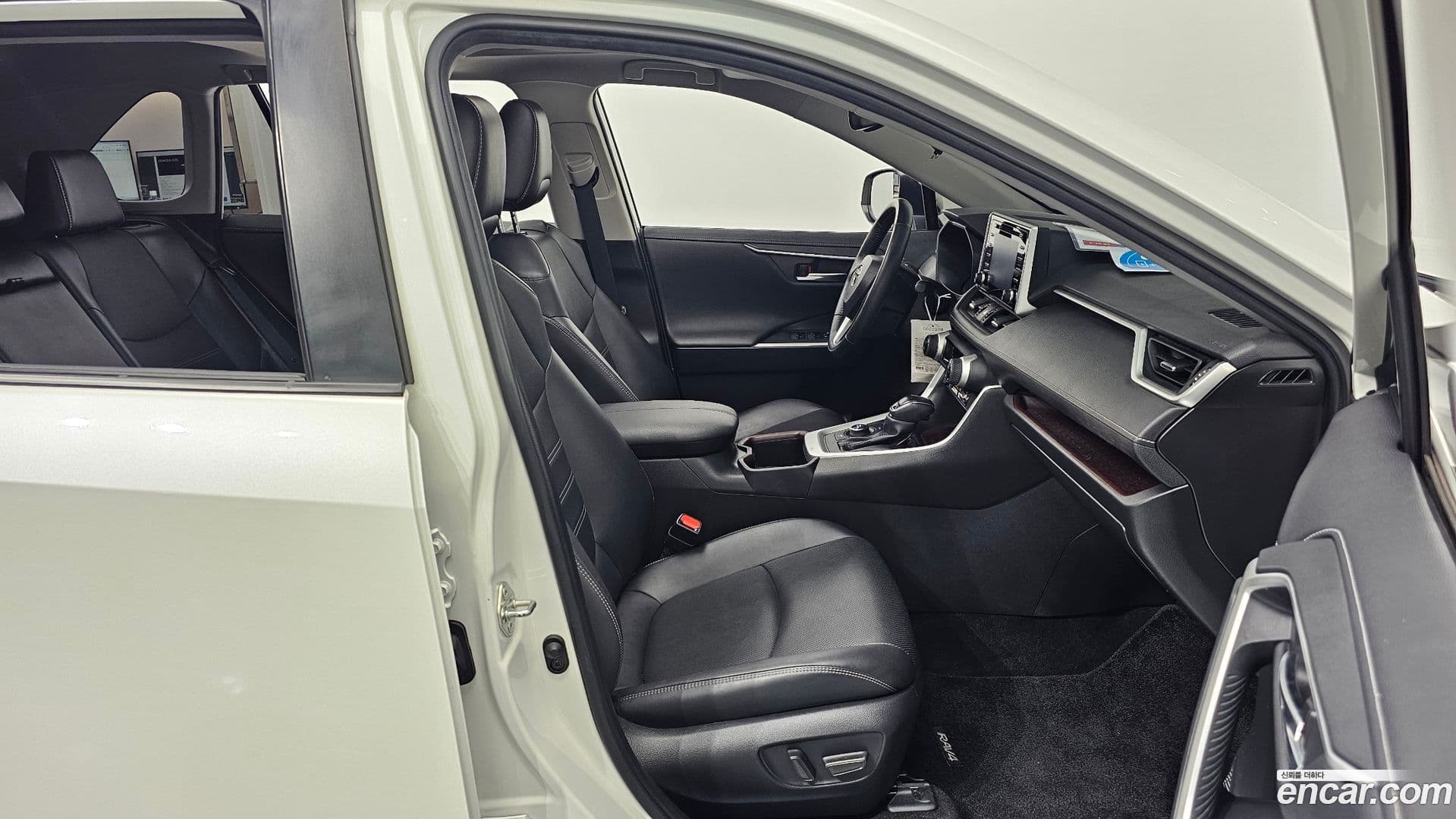 Main__Slider__Photo:RAV4 Toyota 2022.10-9