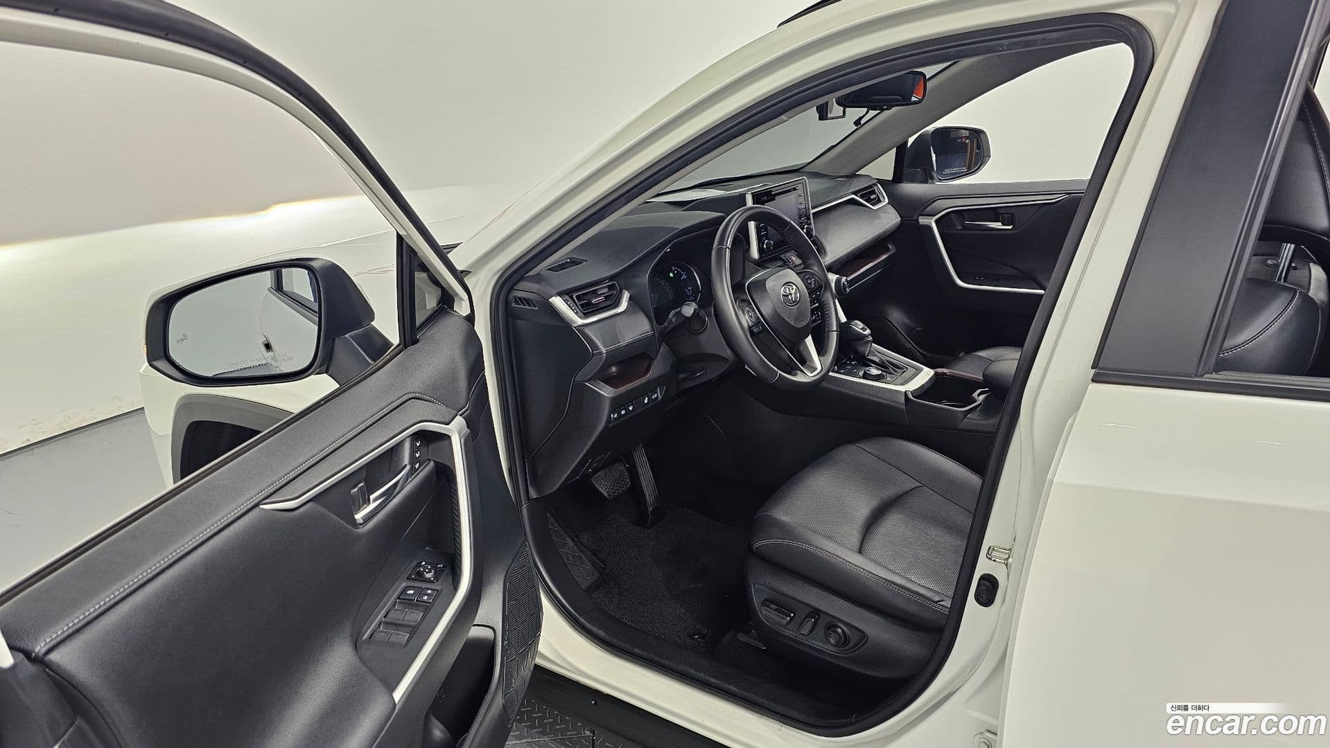 Main__Slider__Photo:RAV4 Toyota 2022.10-10