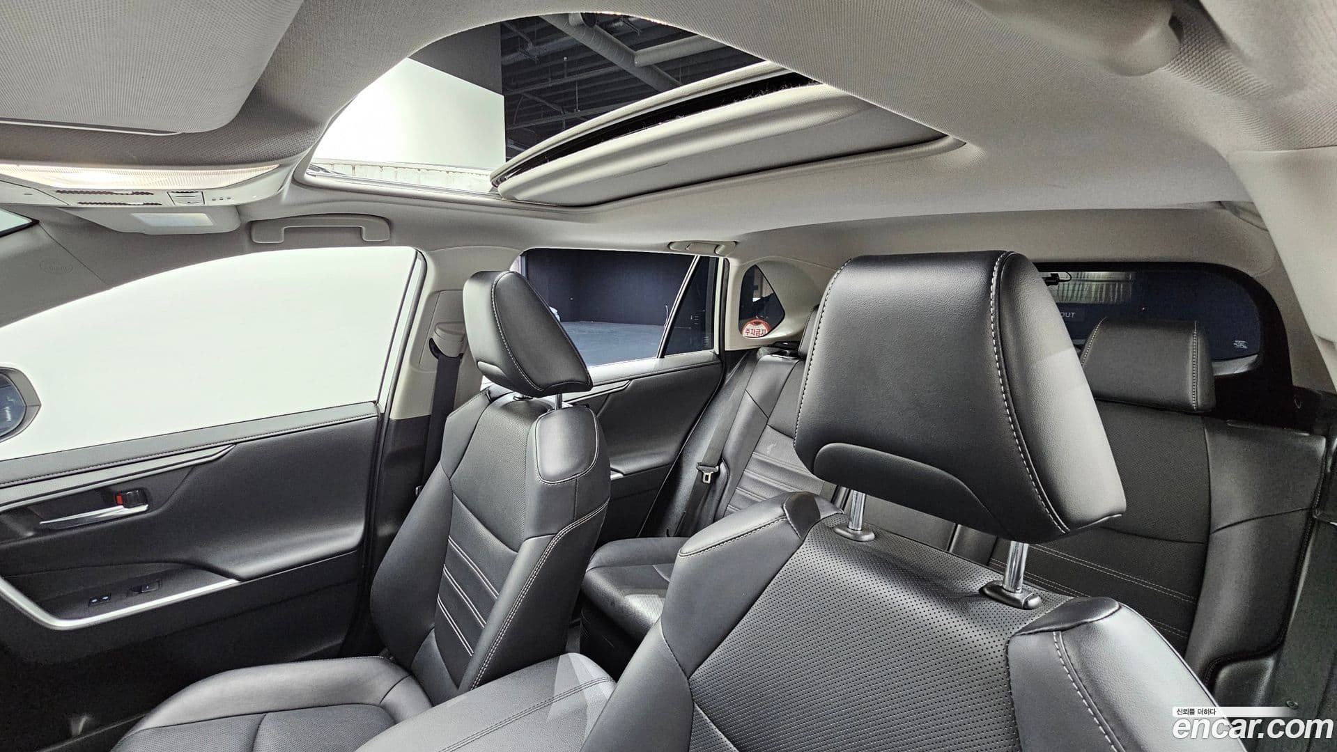 Main__Slider__Photo:RAV4 Toyota 2022.10-18