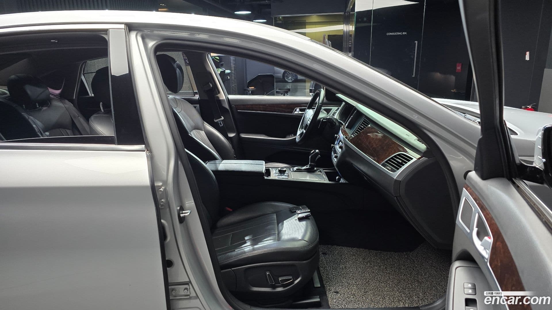 Main__Slider__Photo:Genesis Hyundai 2014.11-10