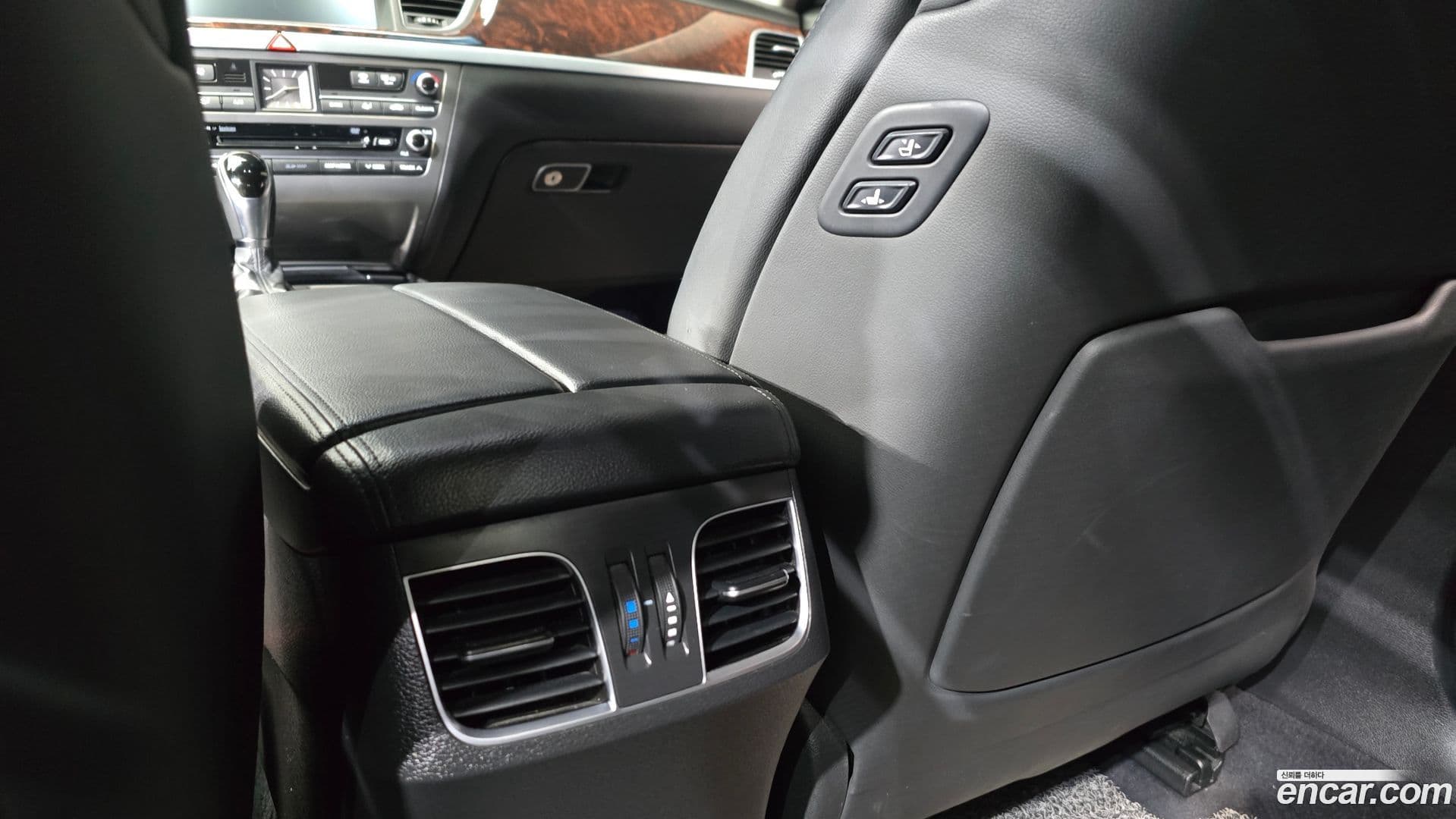 Main__Slider__Photo:Genesis Hyundai 2014.11-16