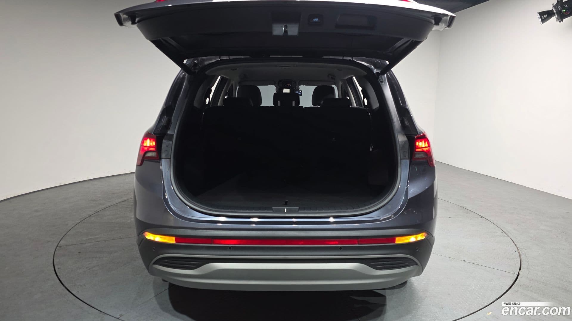 Main__Slider__Photo:Santafe Hyundai 2021.2-19