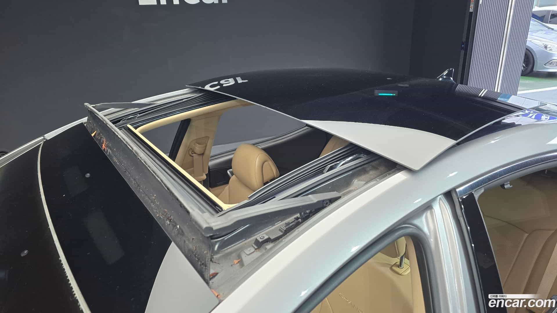 Grandeur Hyundai 2011.2-OPTION-023