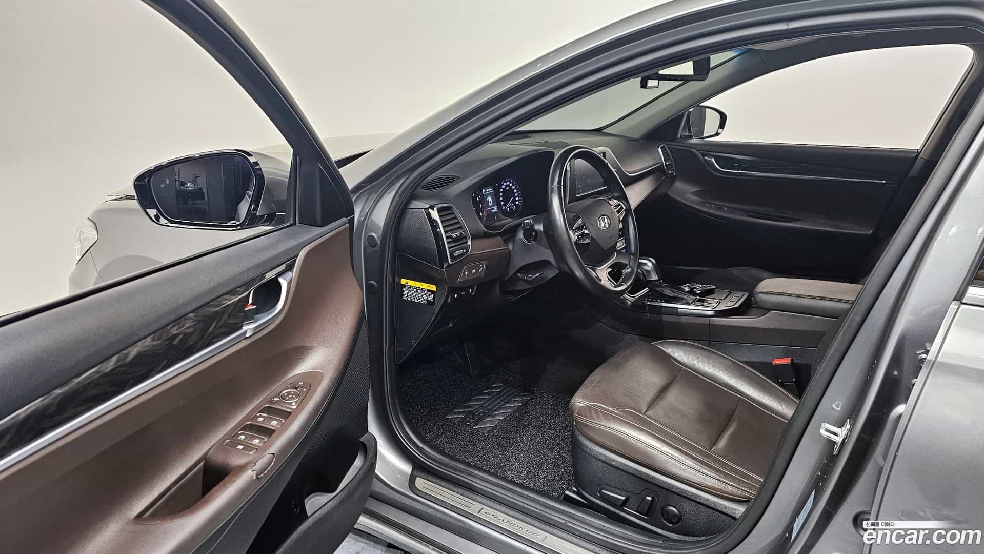 Grandeur Hyundai 2017.5-OPTION-015