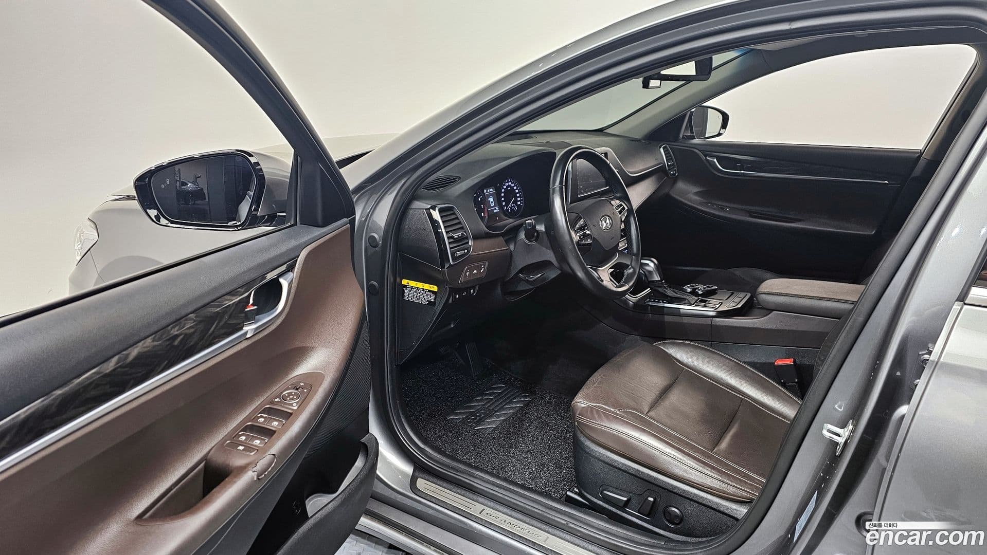 Main__Slider__Photo:Grandeur Hyundai 2017.5-10