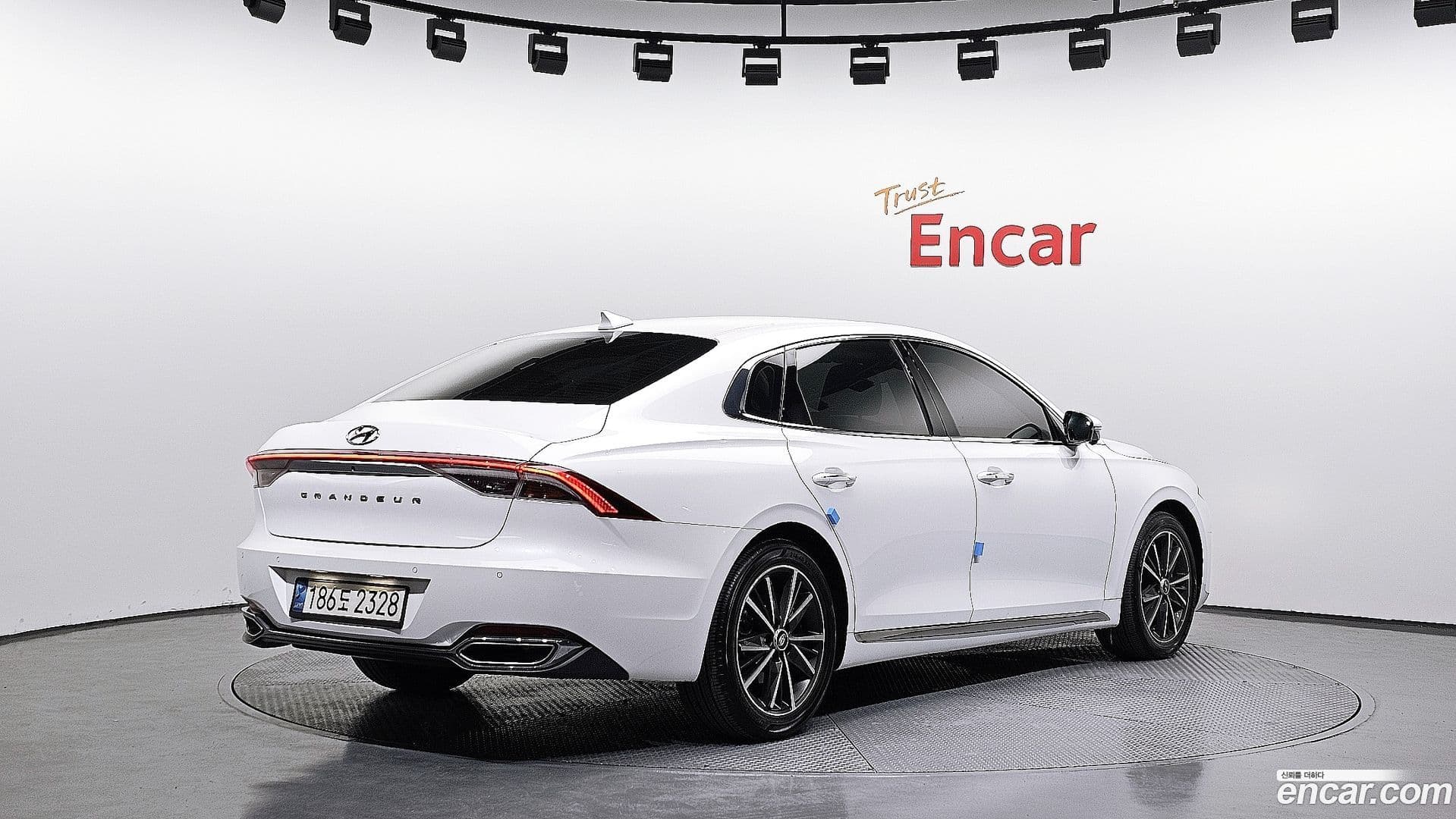 Main__Slider__Photo:Grandeur Hyundai 2022.2-1