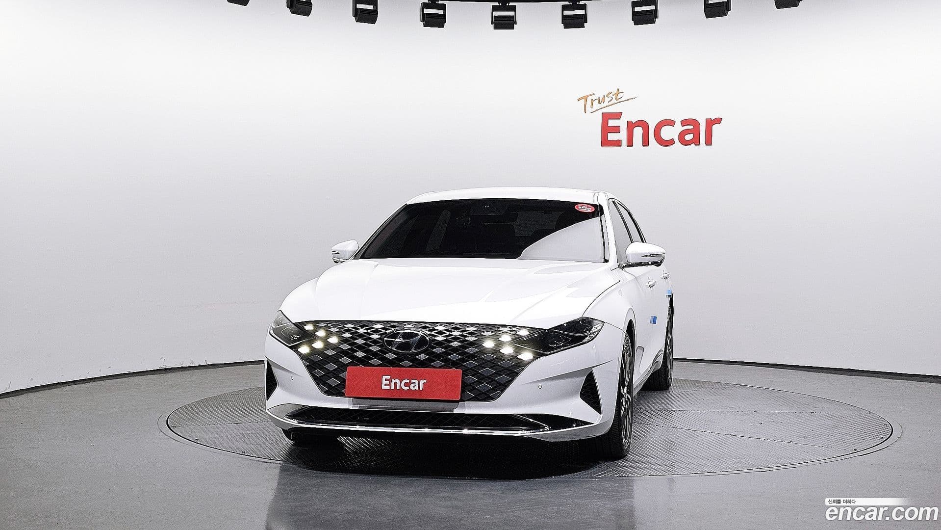 Main__Slider__Photo:Grandeur Hyundai 2022.2-2